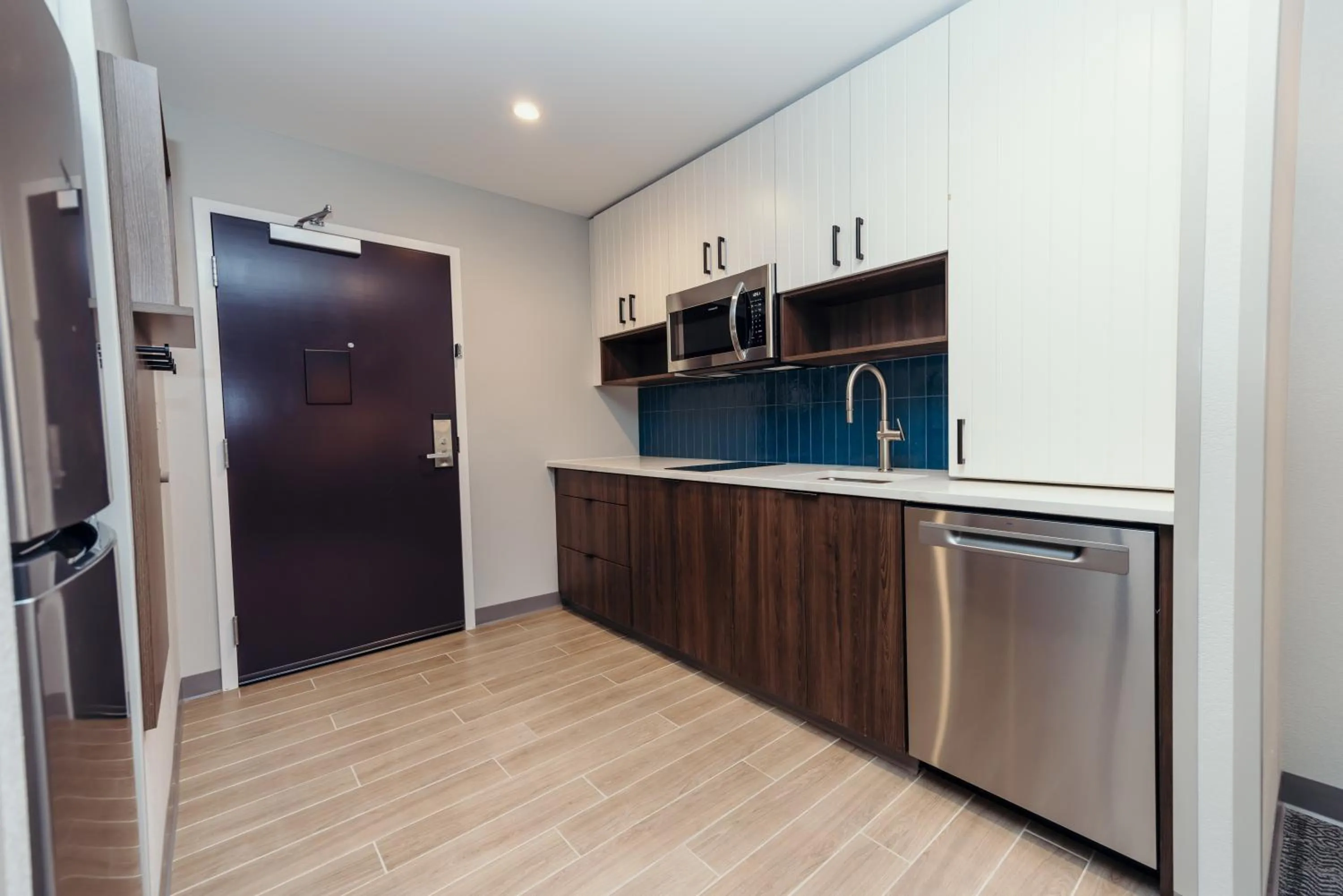 Kitchen or kitchenette in STAYBRIDGE SUITES Des Moines North - Ankeny by IHG