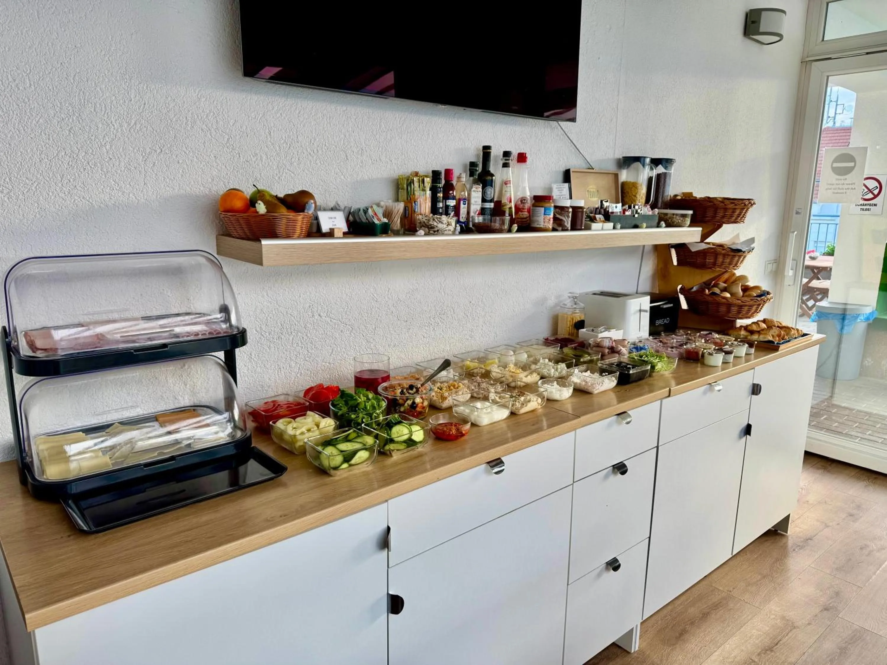 Food and drinks in Rooftop City Residence