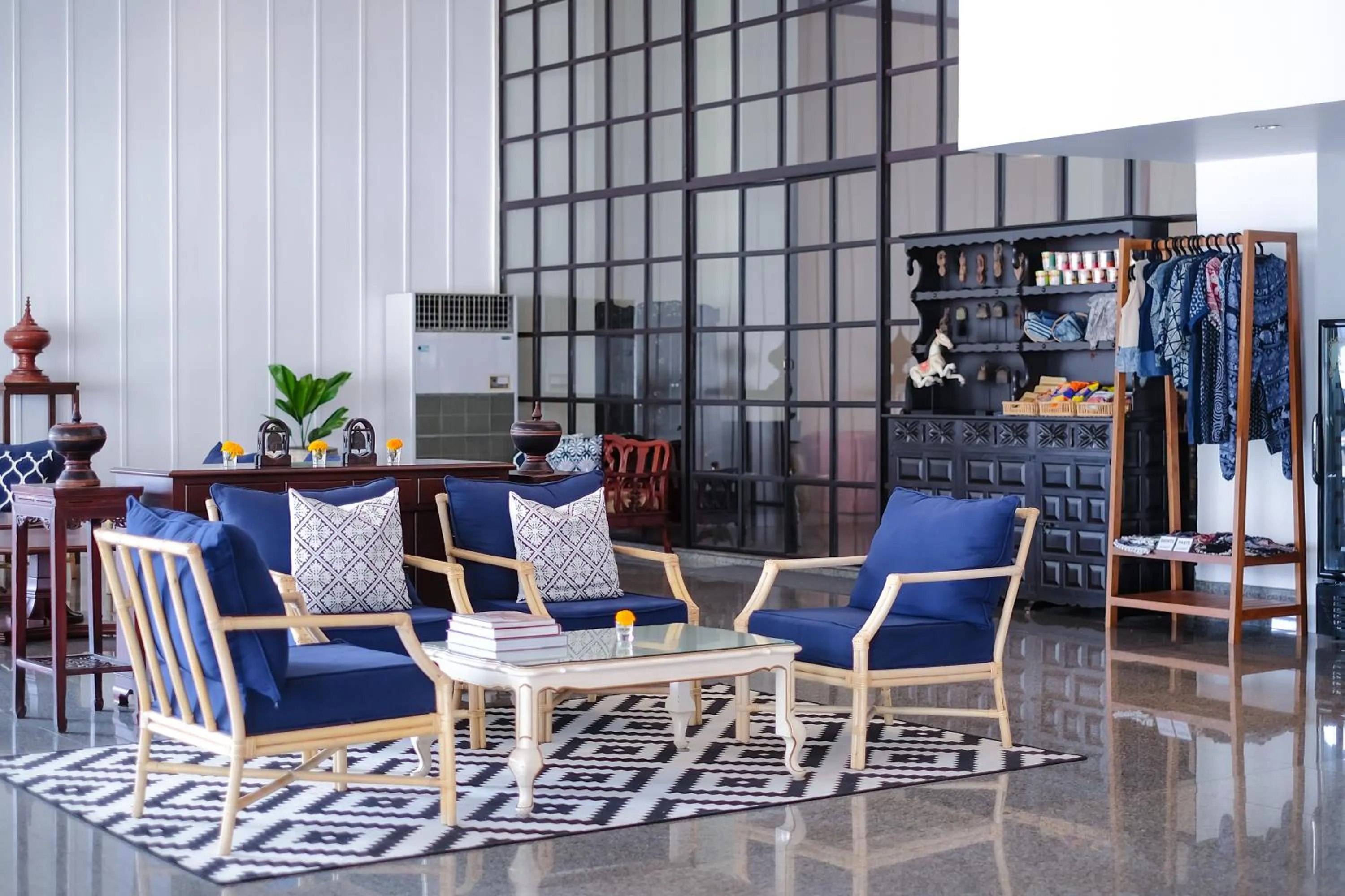 Lounge or bar in La Mai Hotel