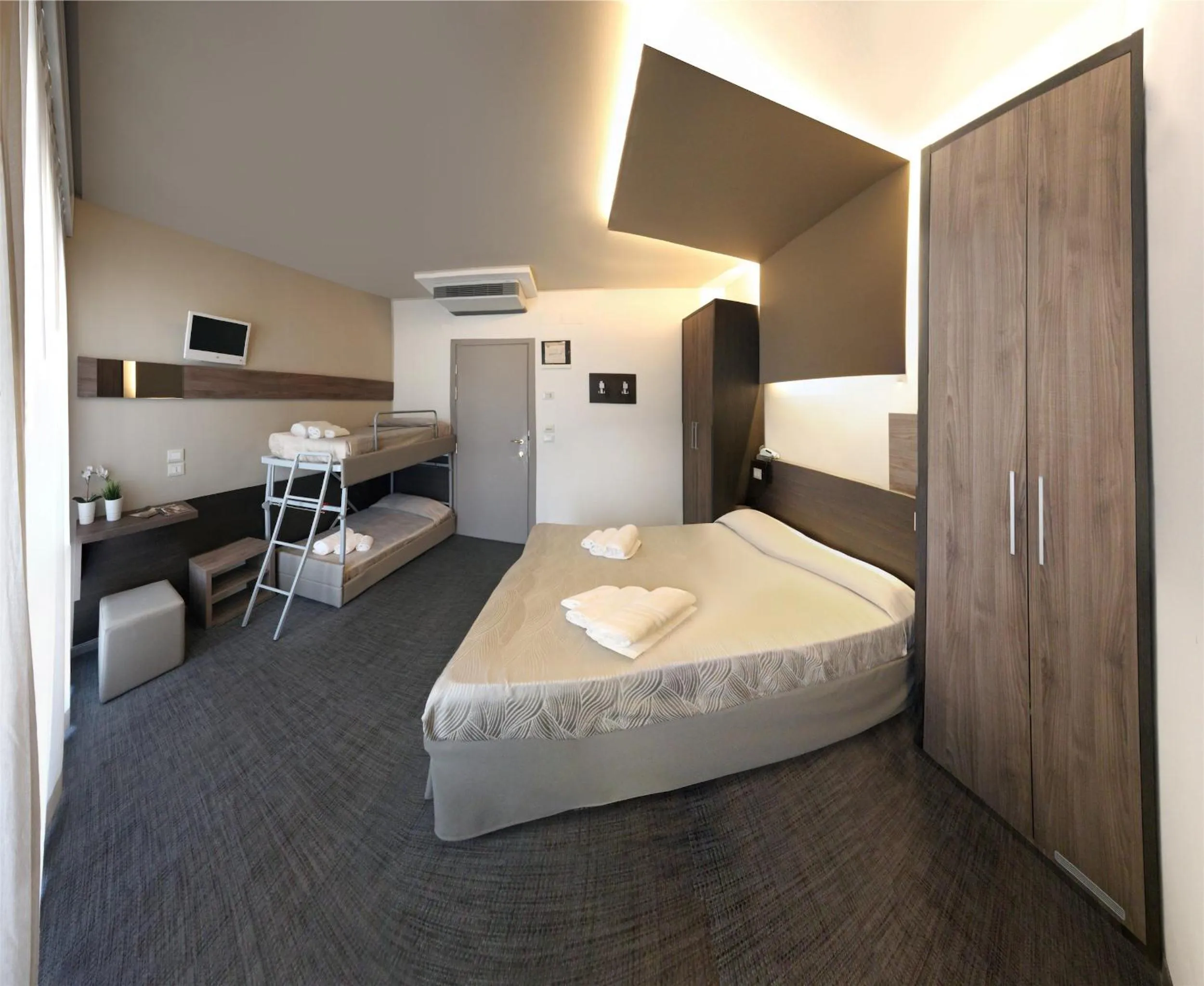 Photo of the whole room in Hotel Continental & Residence