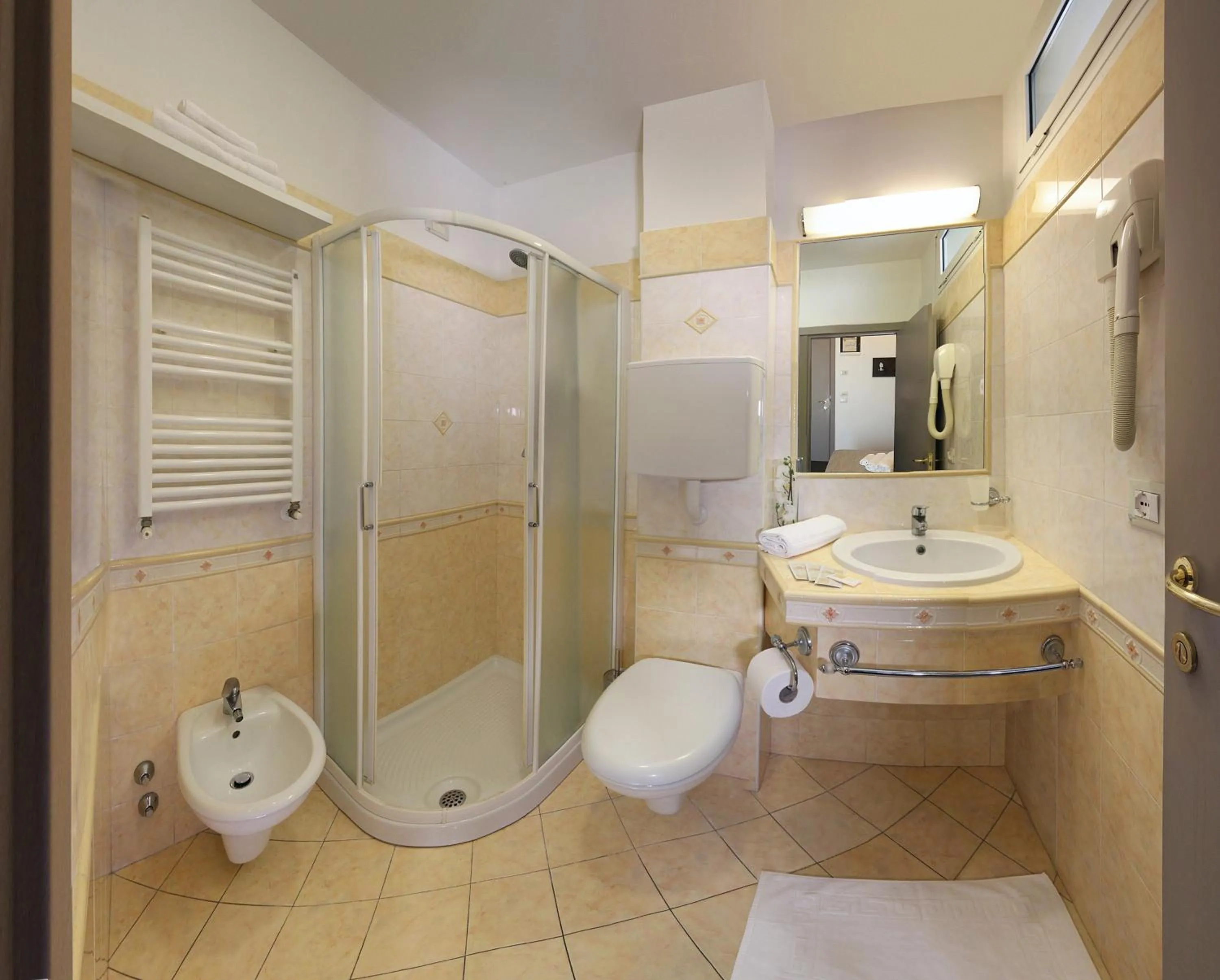 Bathroom in Hotel Continental & Residence