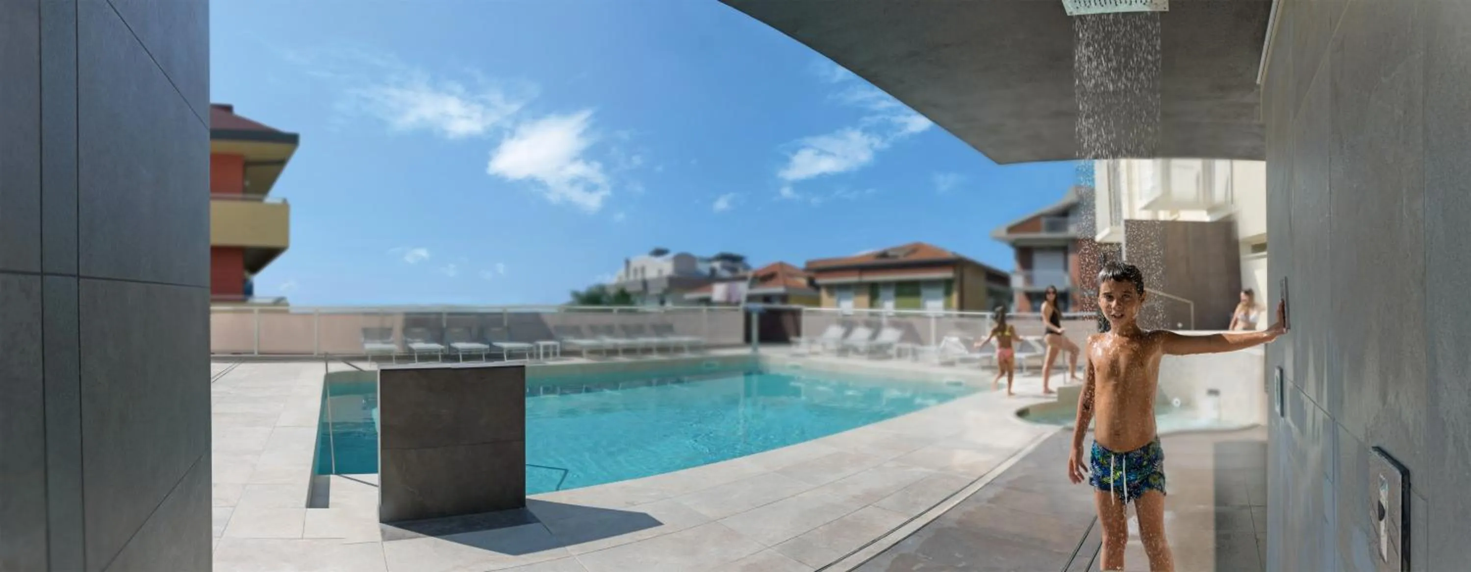 Swimming pool in Hotel Continental & Residence