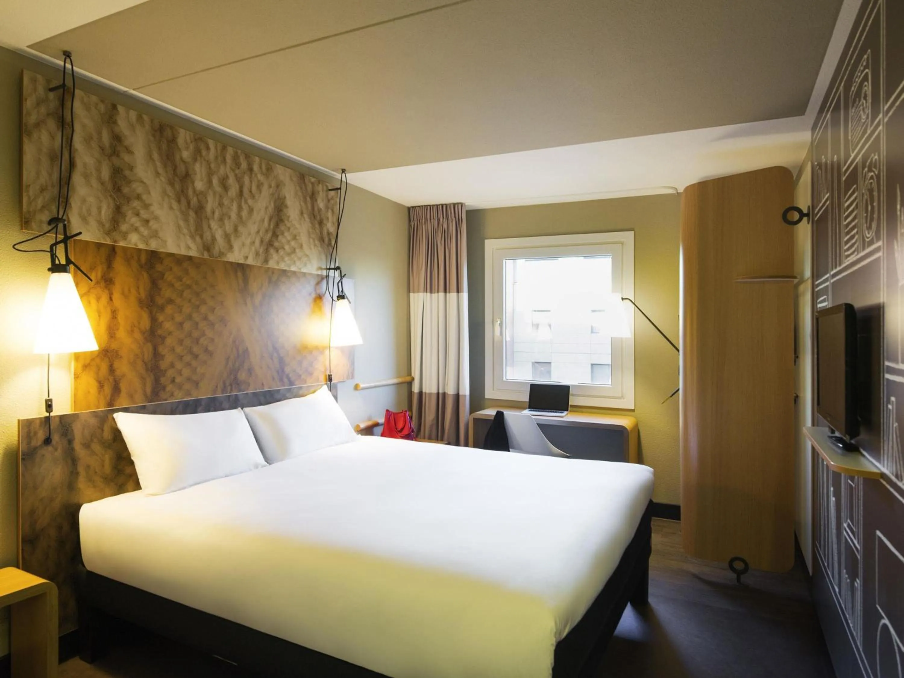 Bedroom, Bed in ibis Amsterdam Centre Stopera