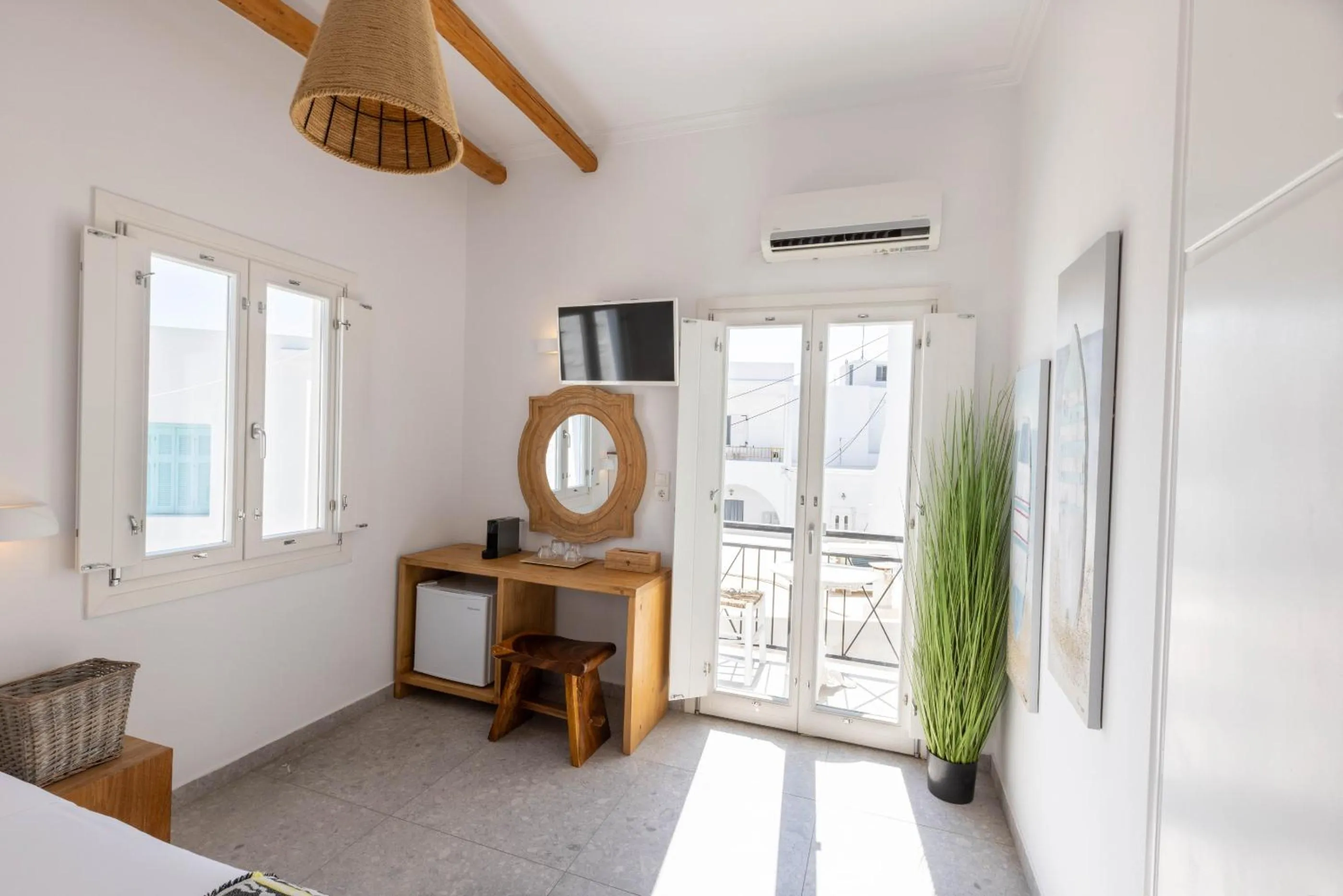 TV and multimedia in Parosquare Central Suites