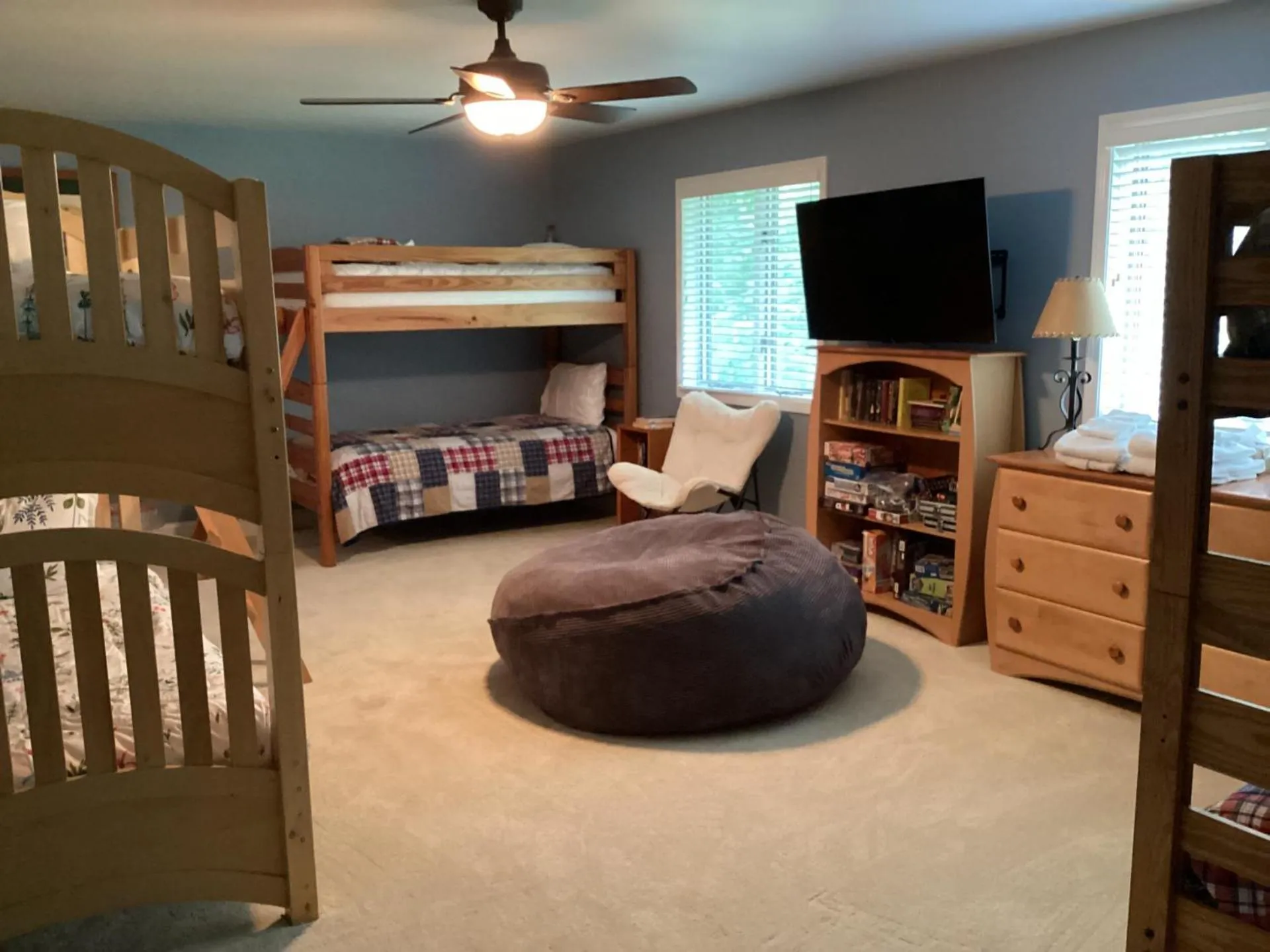 Property building, Bed in Yes Deer