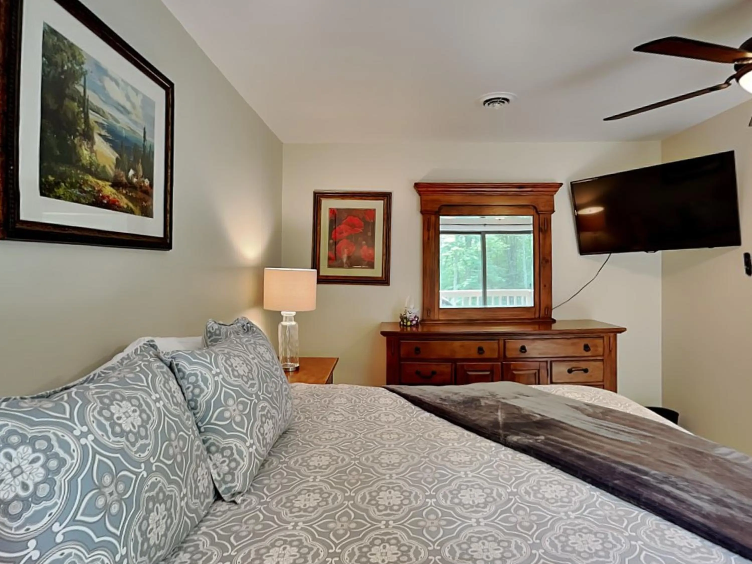 Property building, Bed in Yes Deer