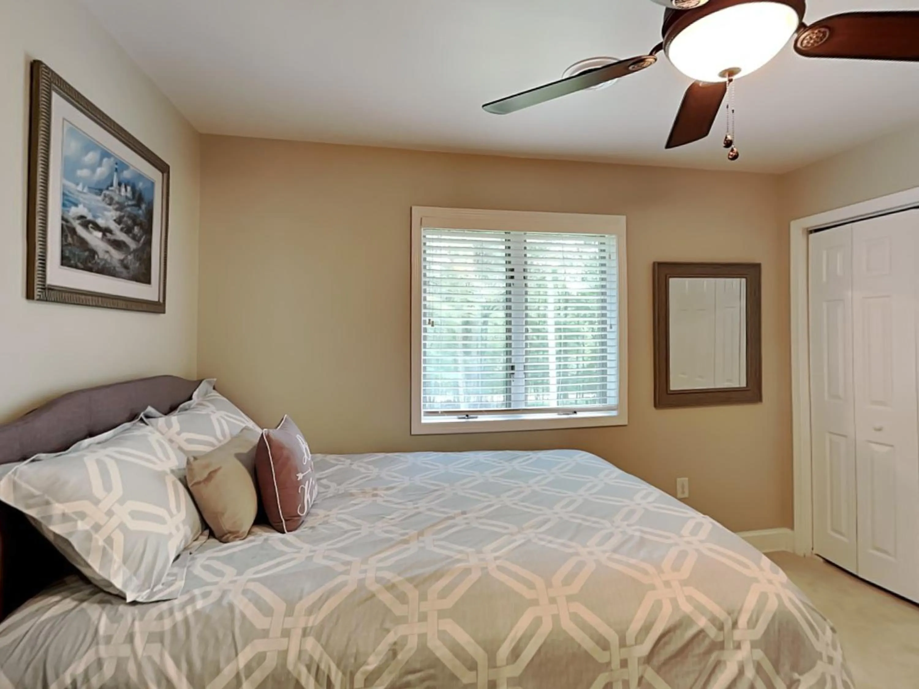 Property building, Bed in Yes Deer