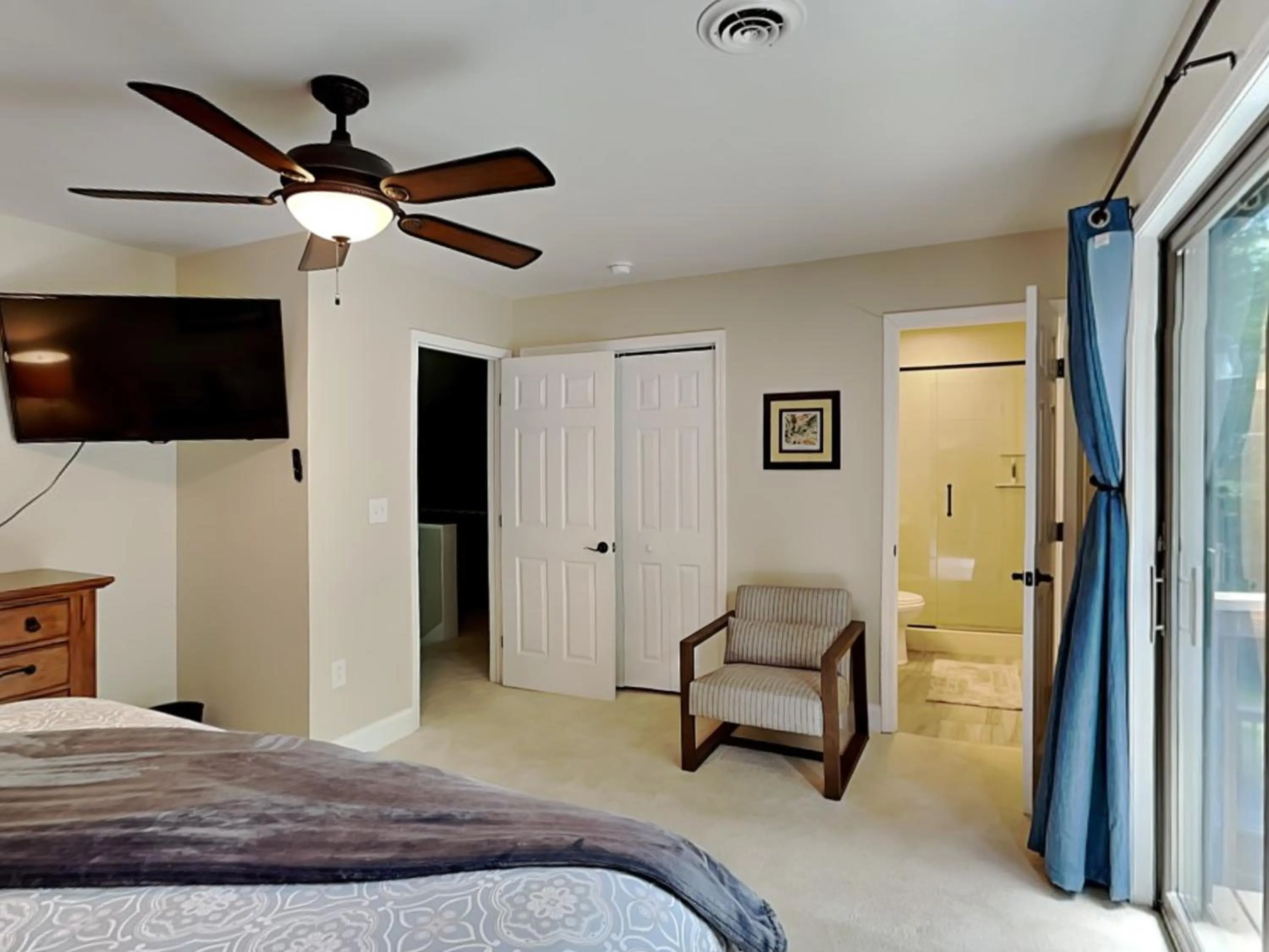 Property building, Bed in Yes Deer