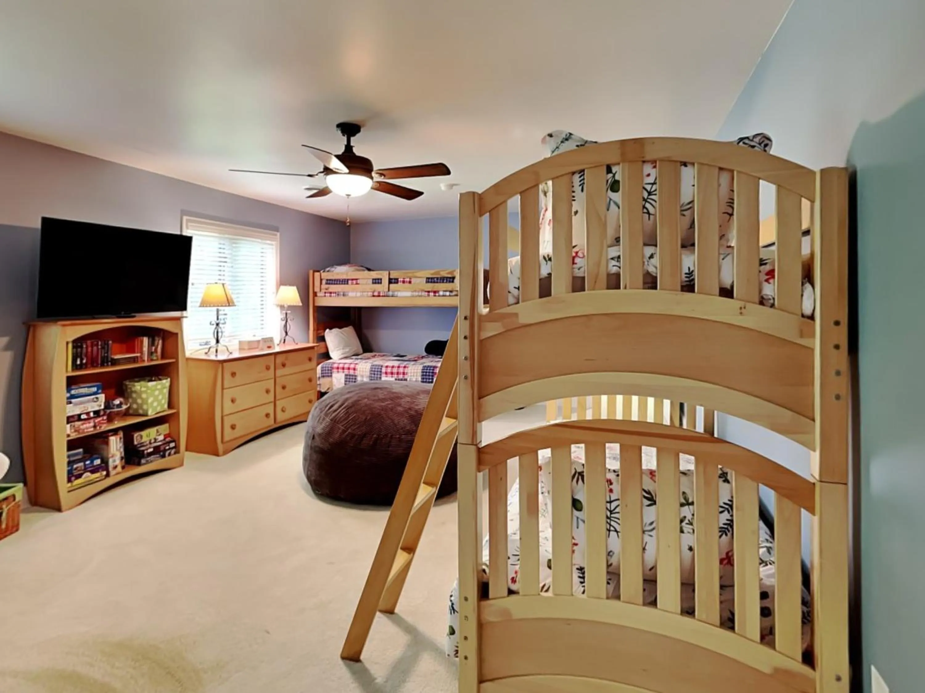 Property building, Bed in Yes Deer