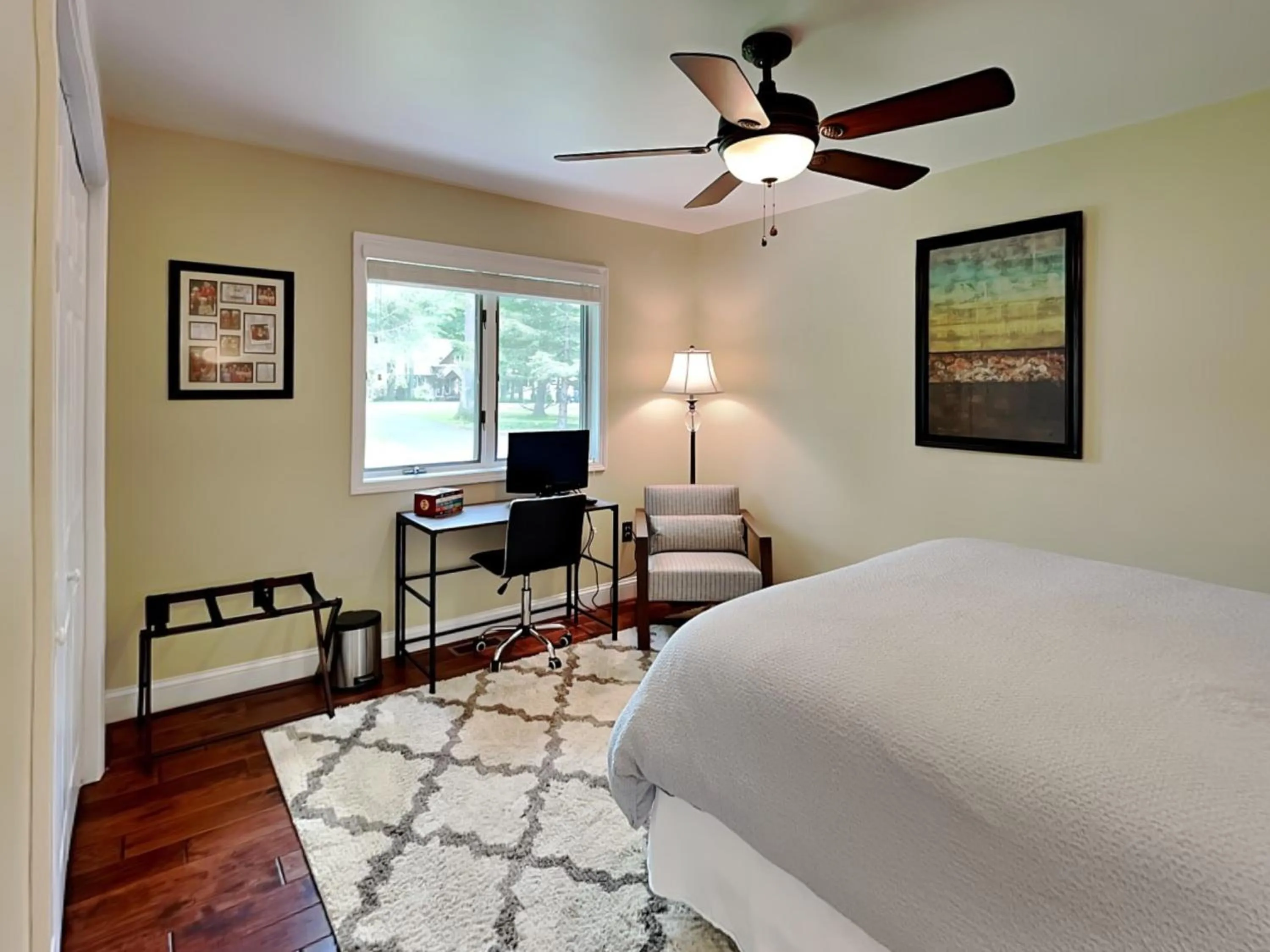 Property building, Bed in Yes Deer