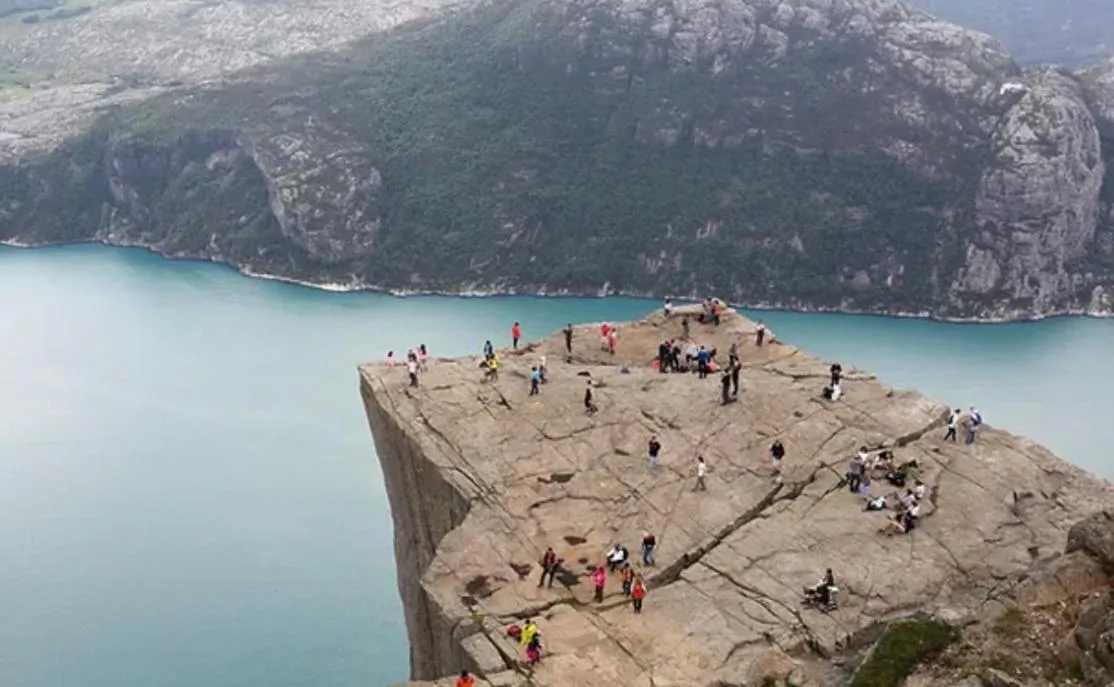 group of guests in Sirdalsvatnet Hotel in Sirdal