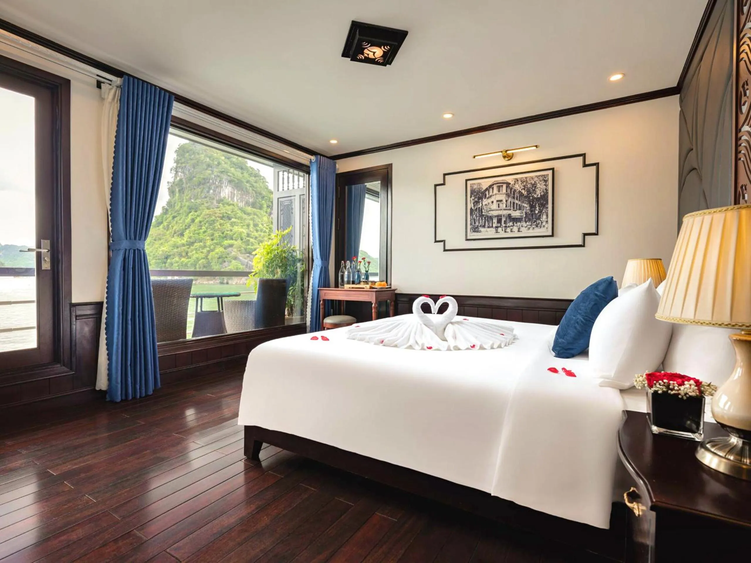 Bed in Le Journey Elegance Cruise