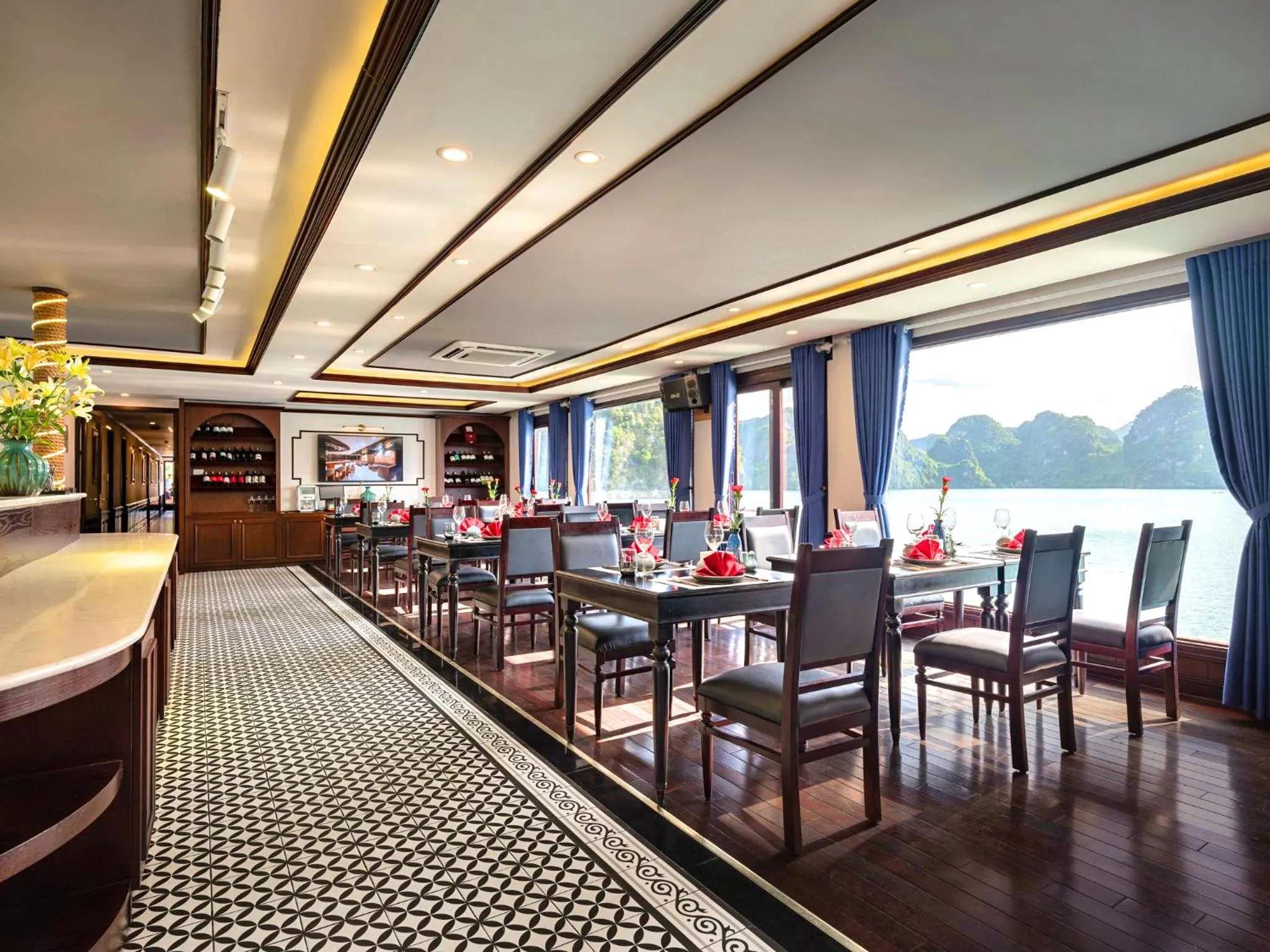Restaurant/places to eat in Le Journey Elegance Cruise