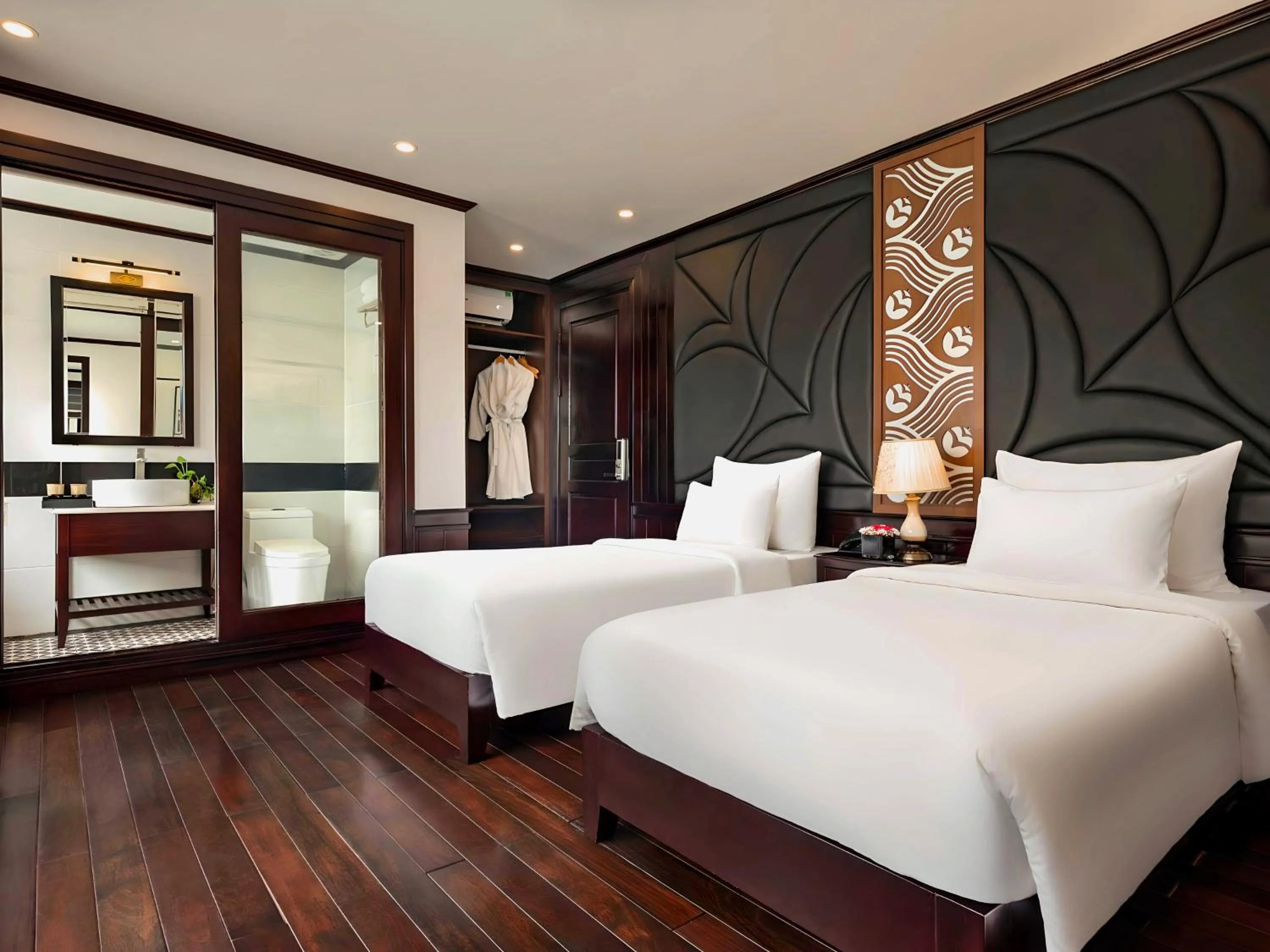 Bed in Le Journey Elegance Cruise