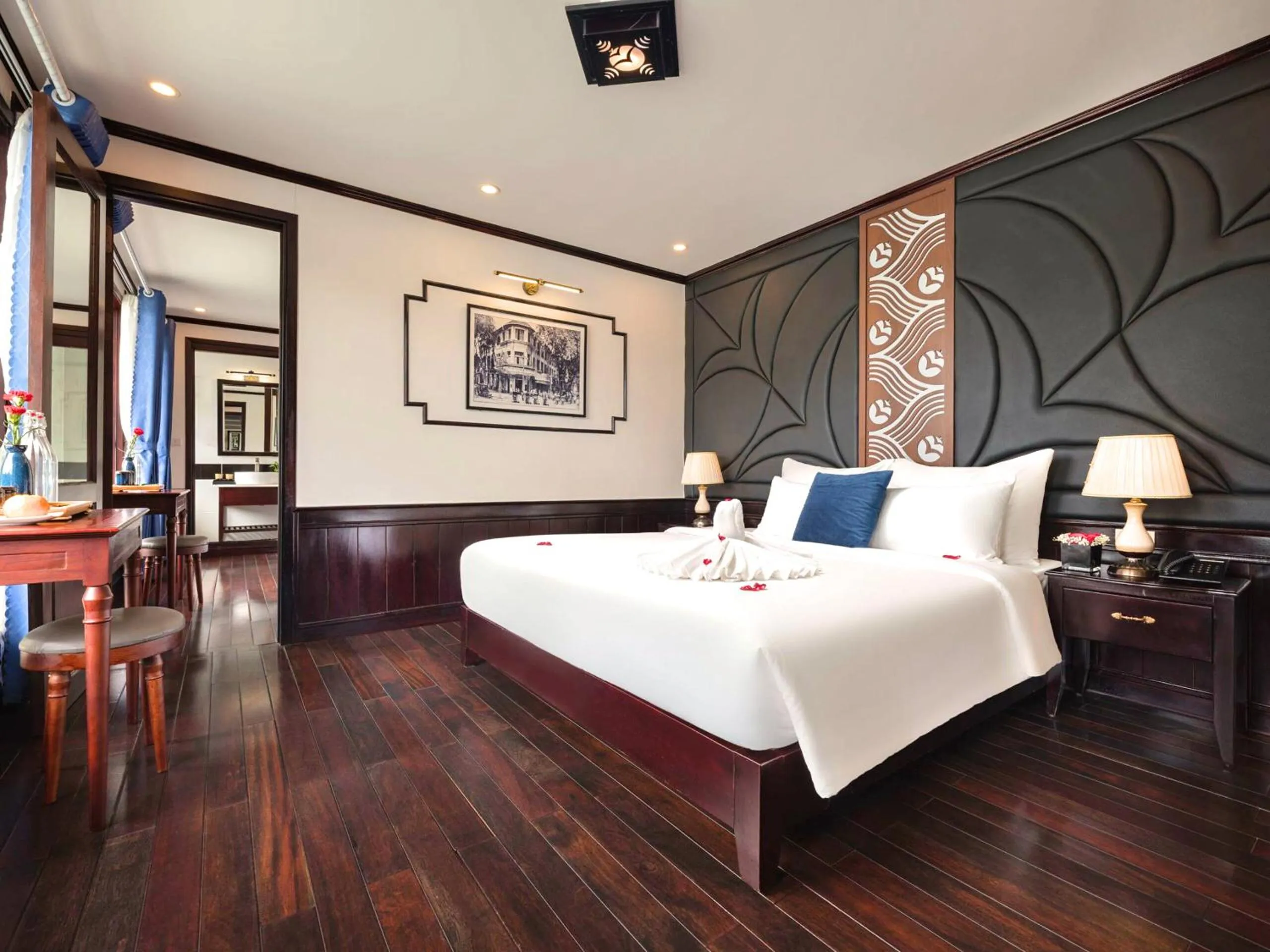 Bed in Le Journey Elegance Cruise