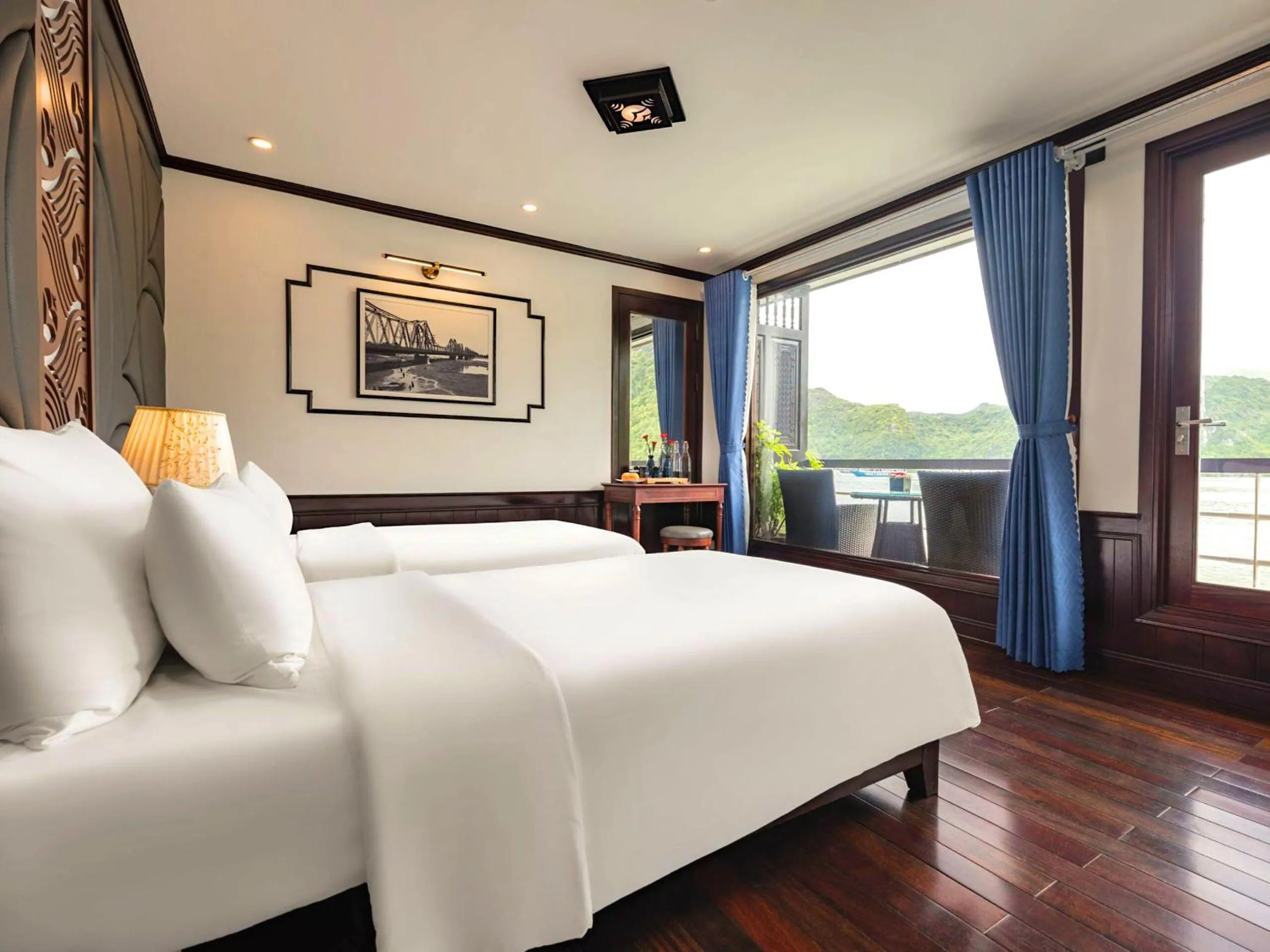 Bed in Le Journey Elegance Cruise