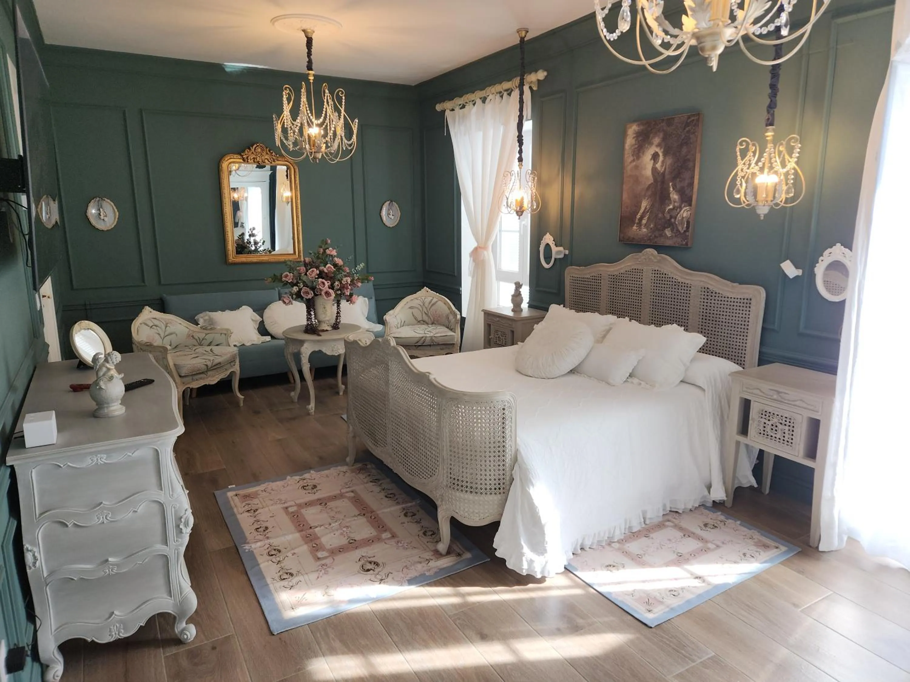 Photo of the whole room in Hotel Boutique iulia 5 Estrellas