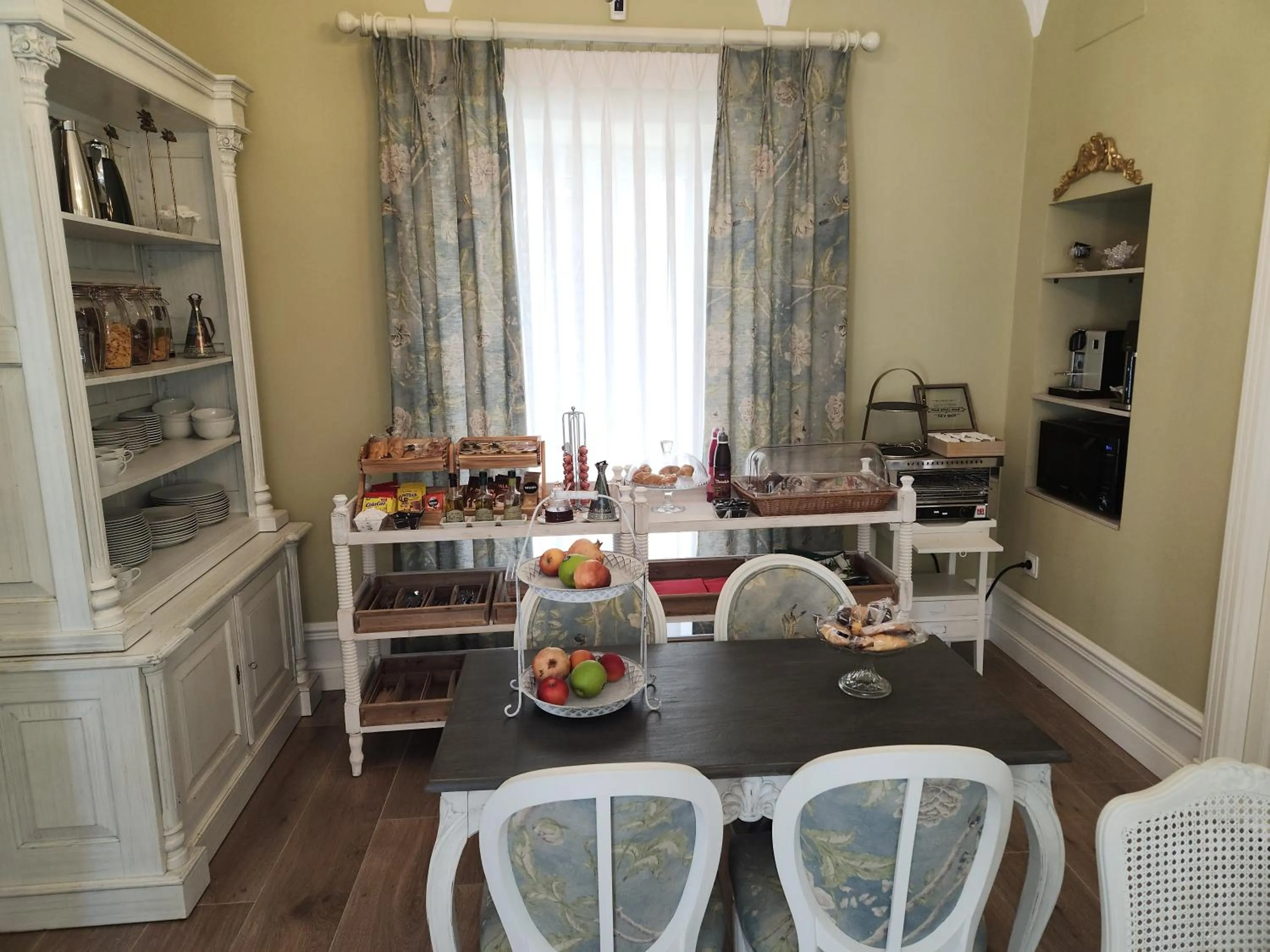 Breakfast in Hotel Boutique iulia 5 Estrellas