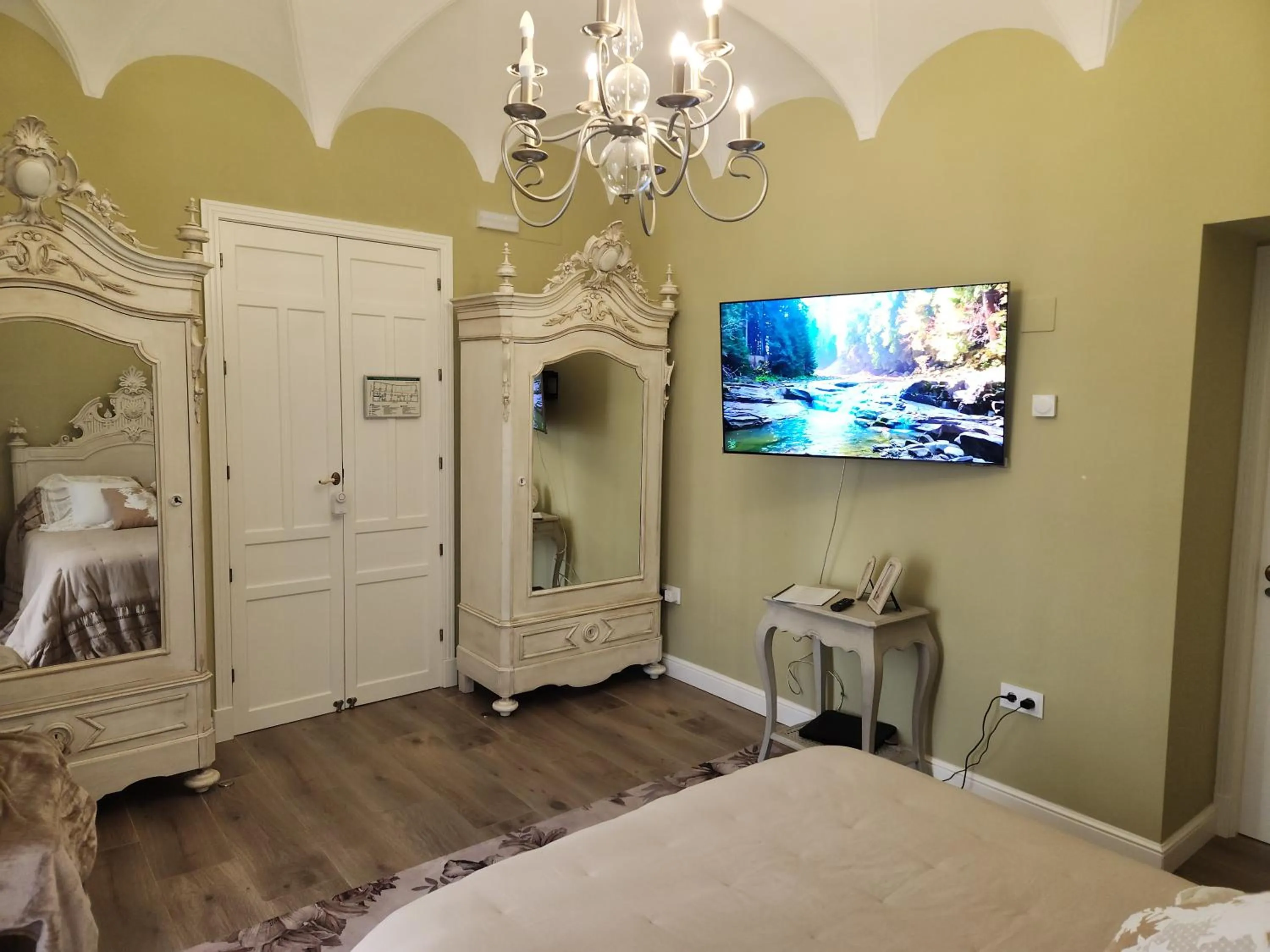 TV and multimedia, Bed in Hotel Boutique iulia 5 Estrellas