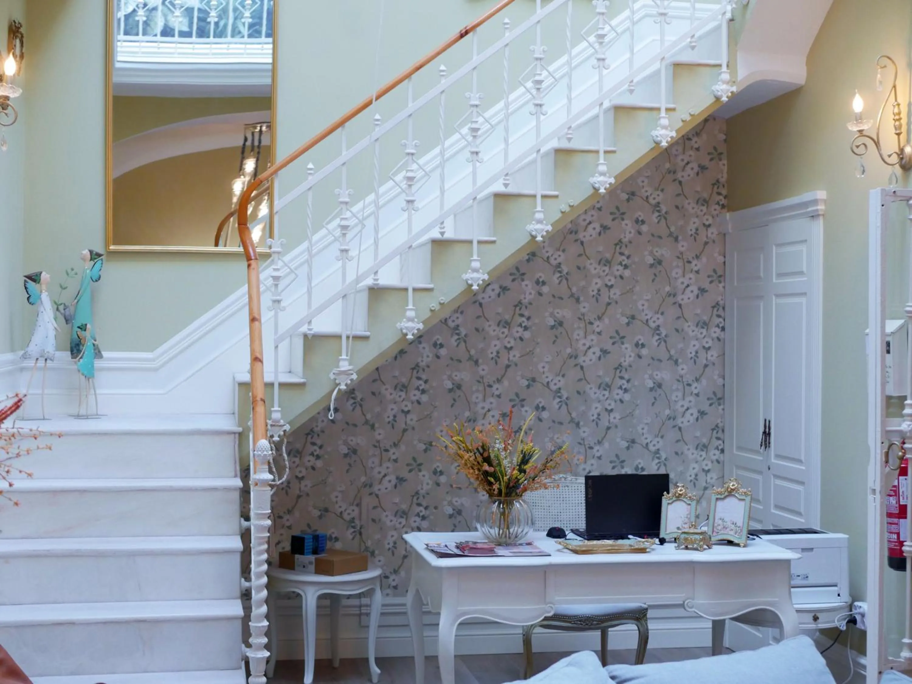 Lobby or reception in Hotel Boutique iulia 5 Estrellas