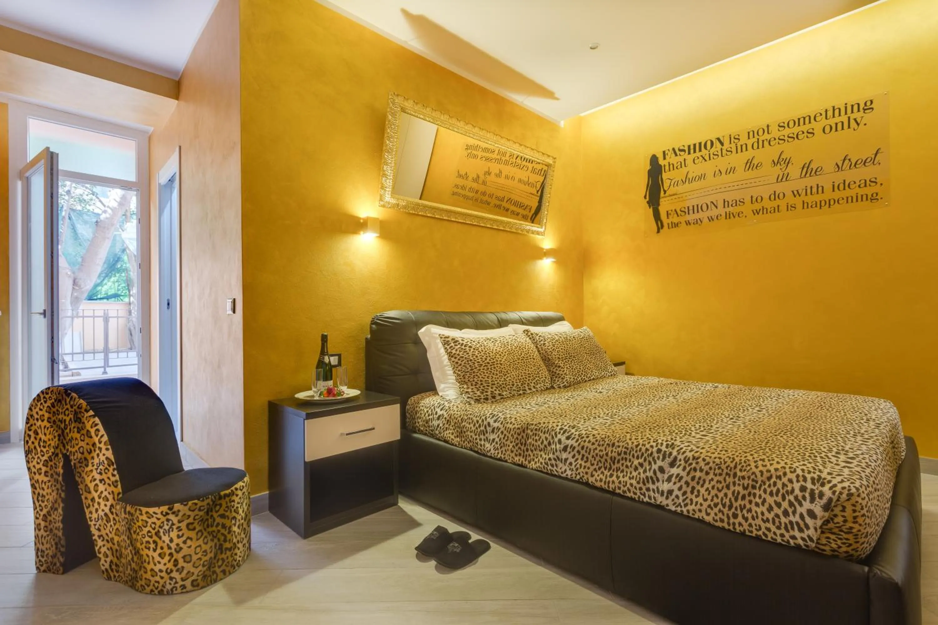 Photo of the whole room, Bed in Excellence Suite