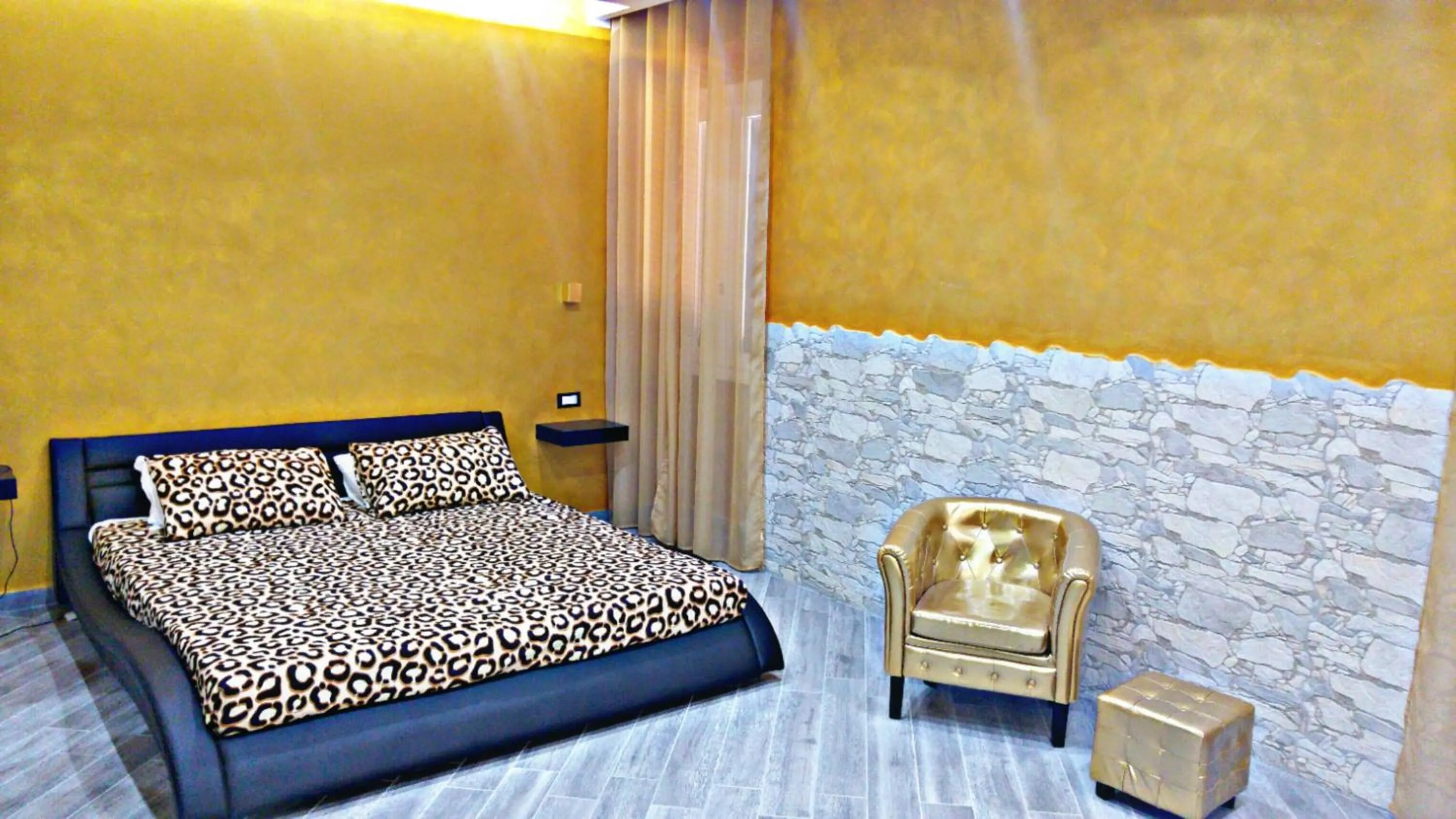 Photo of the whole room, Bed in Excellence Suite