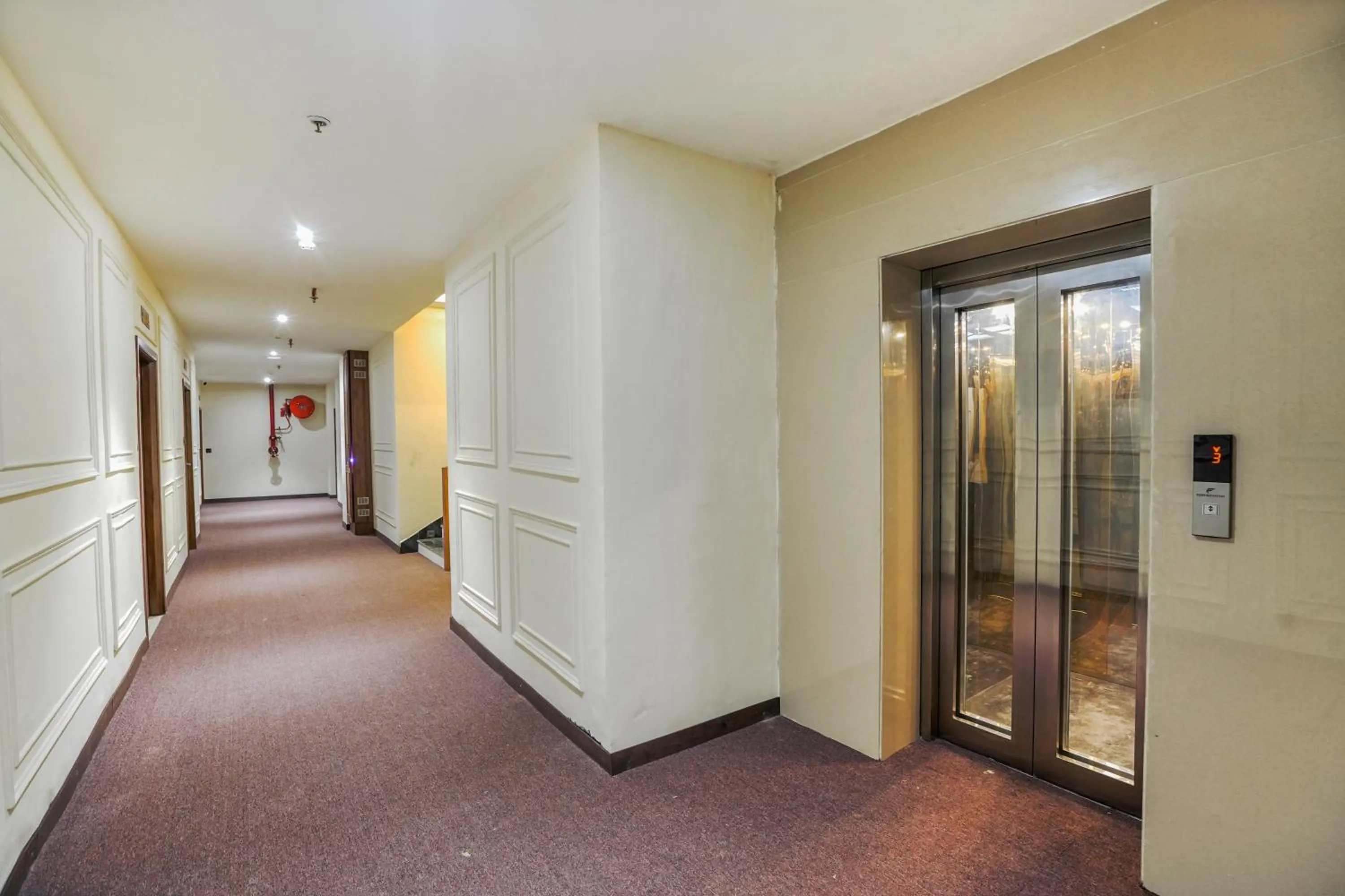 elevator in Hotel Escala By Levelup