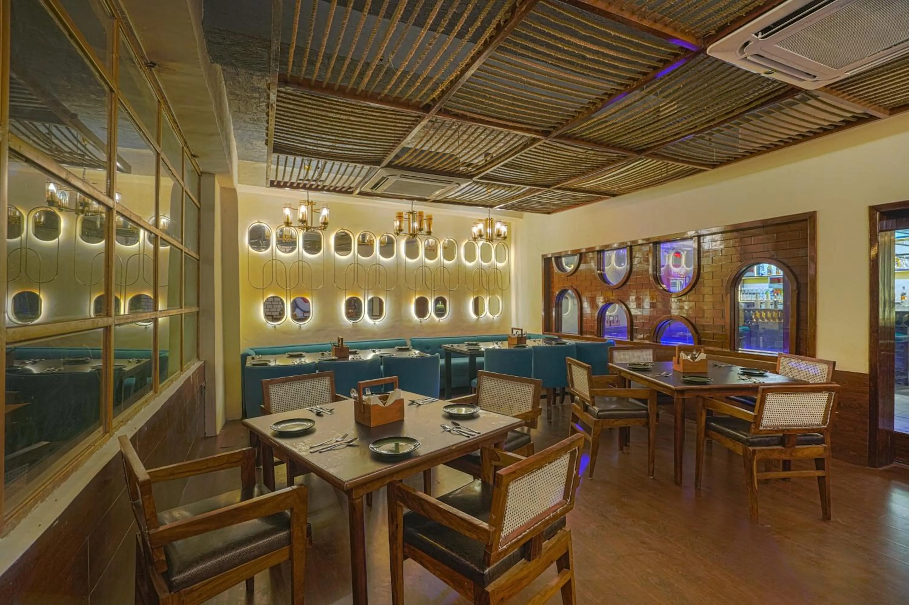 Restaurant/places to eat in Hotel Escala By Levelup