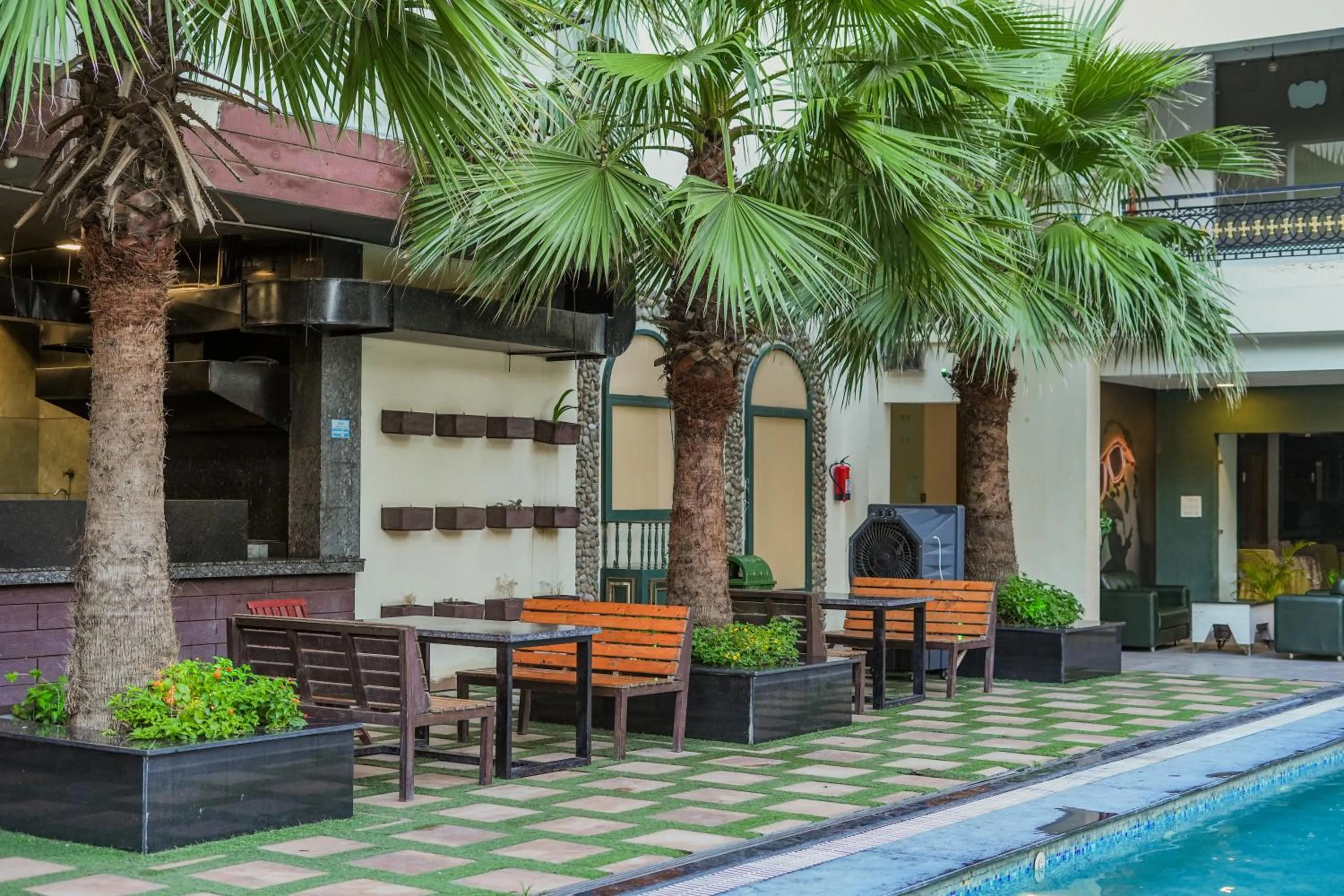 Swimming pool in Hotel Escala By Levelup