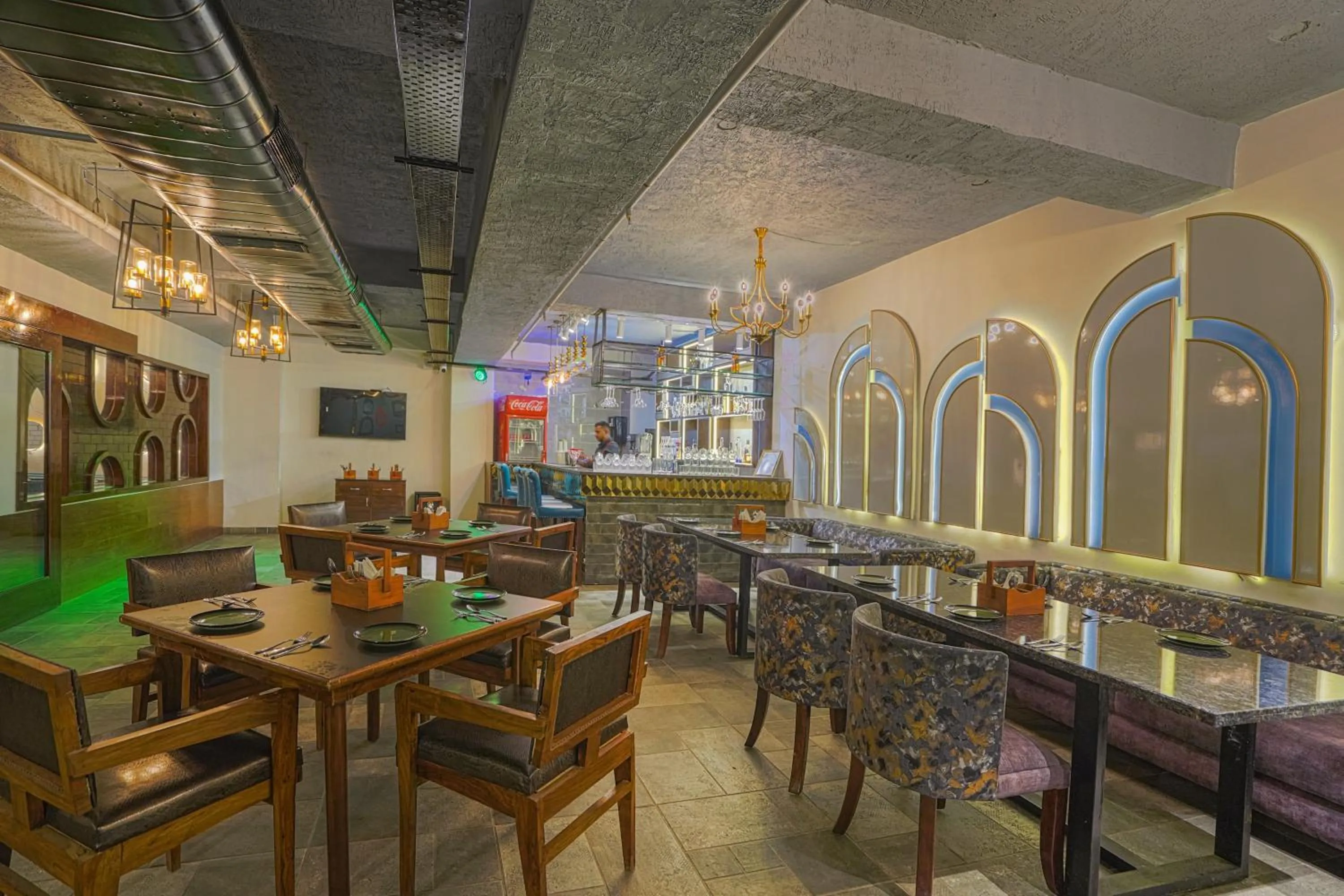 Restaurant/places to eat in Hotel Escala By Levelup