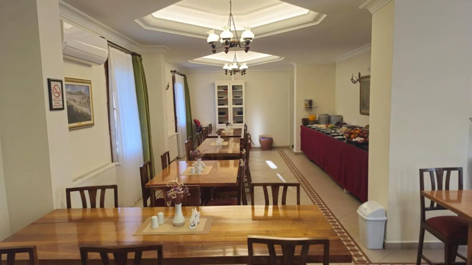 Restaurant/places to eat in Hotel Ave Maria