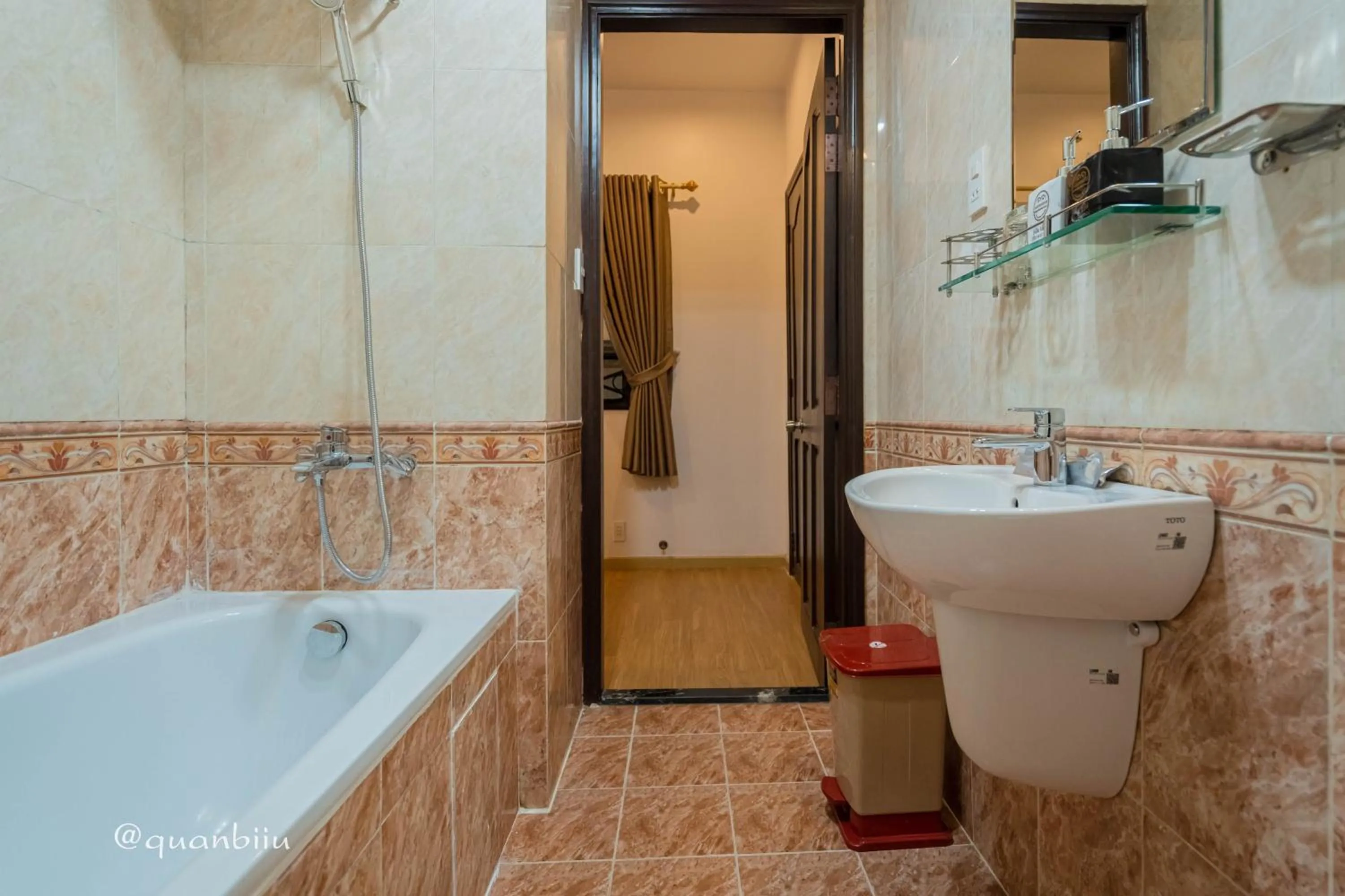 Bathroom in Kansas Hotel & Apartment - Notre Dame