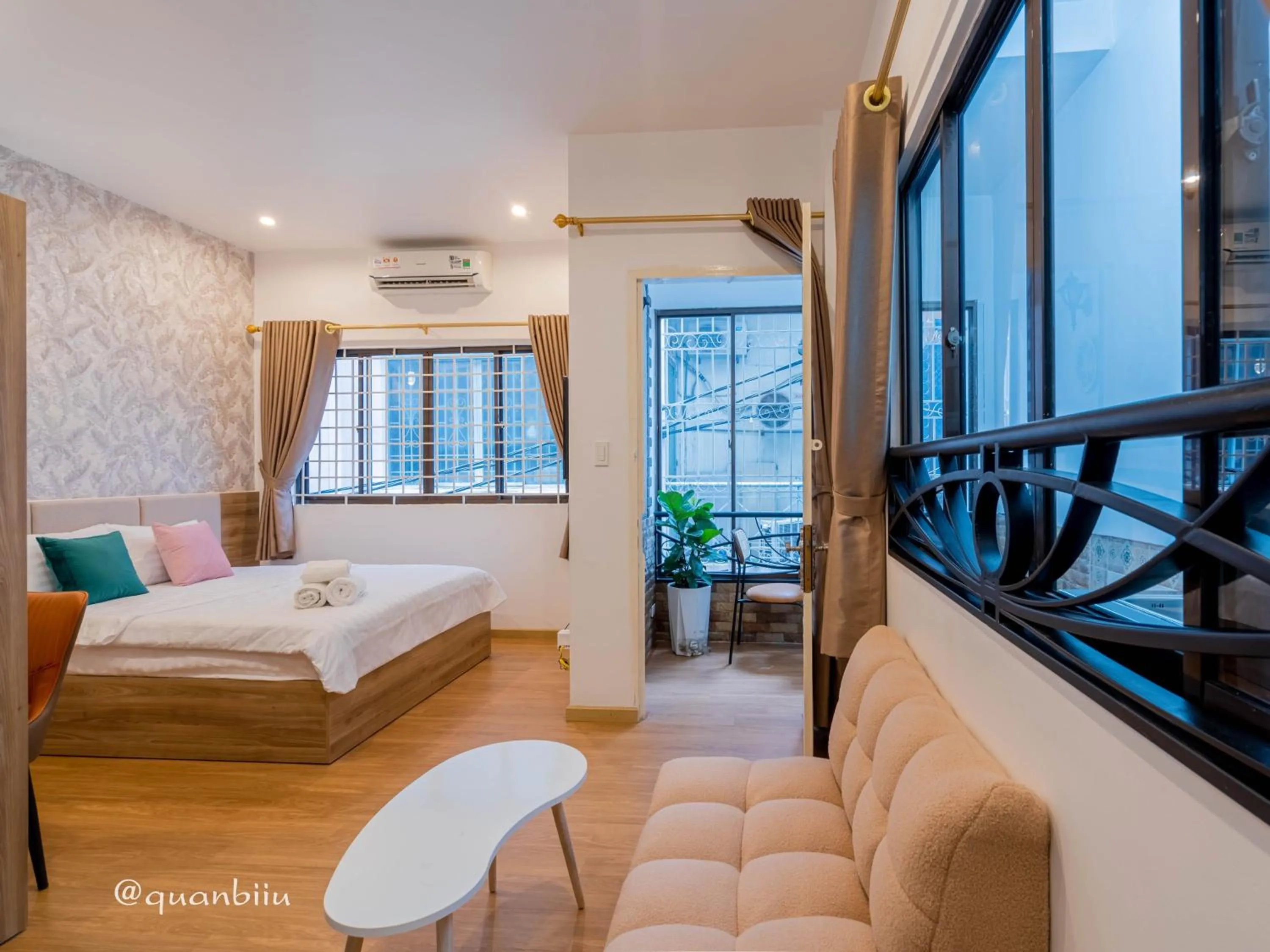 Photo of the whole room in Kansas Hotel & Apartment - Notre Dame