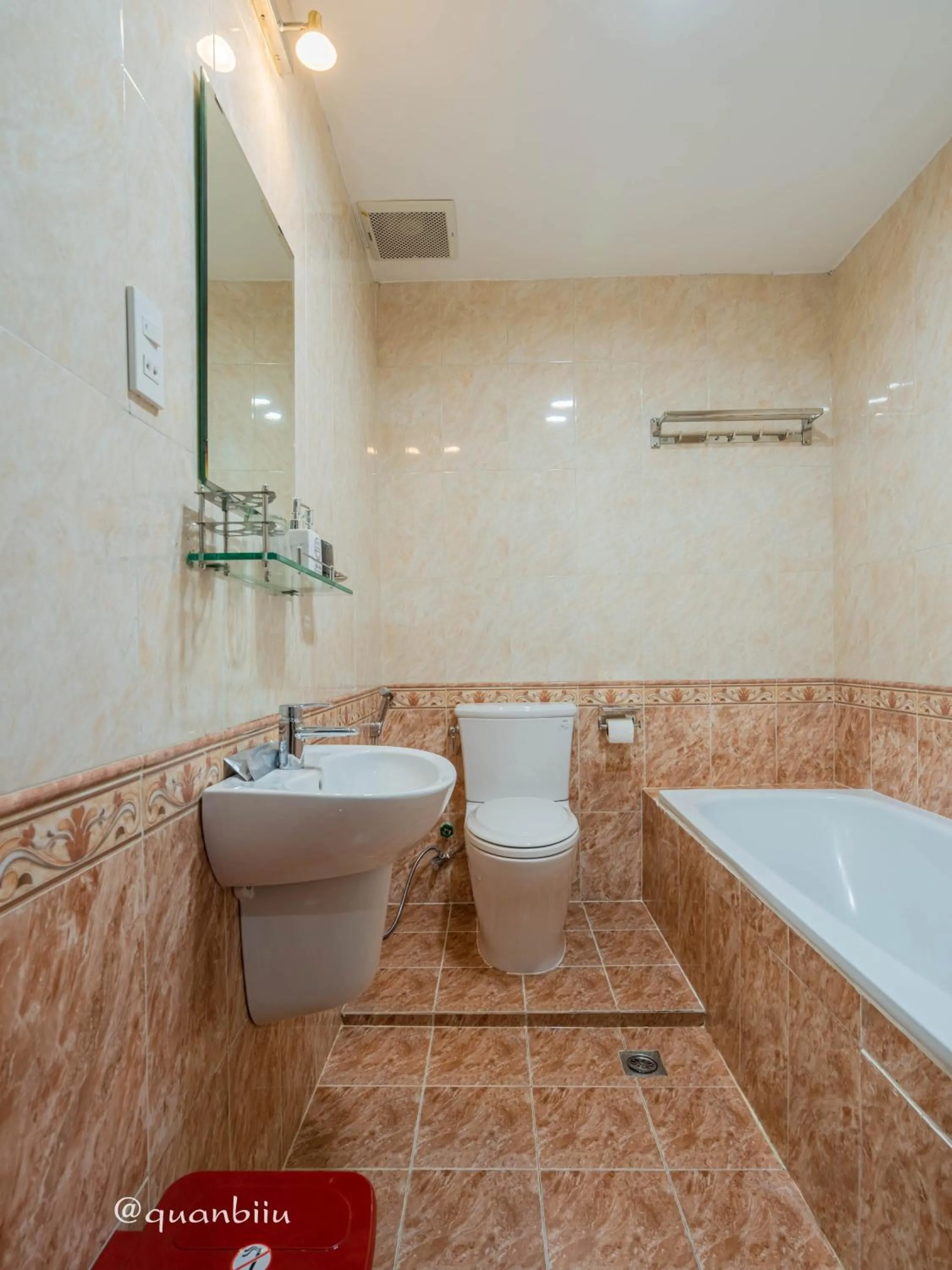 Bathroom in Kansas Hotel & Apartment - Notre Dame