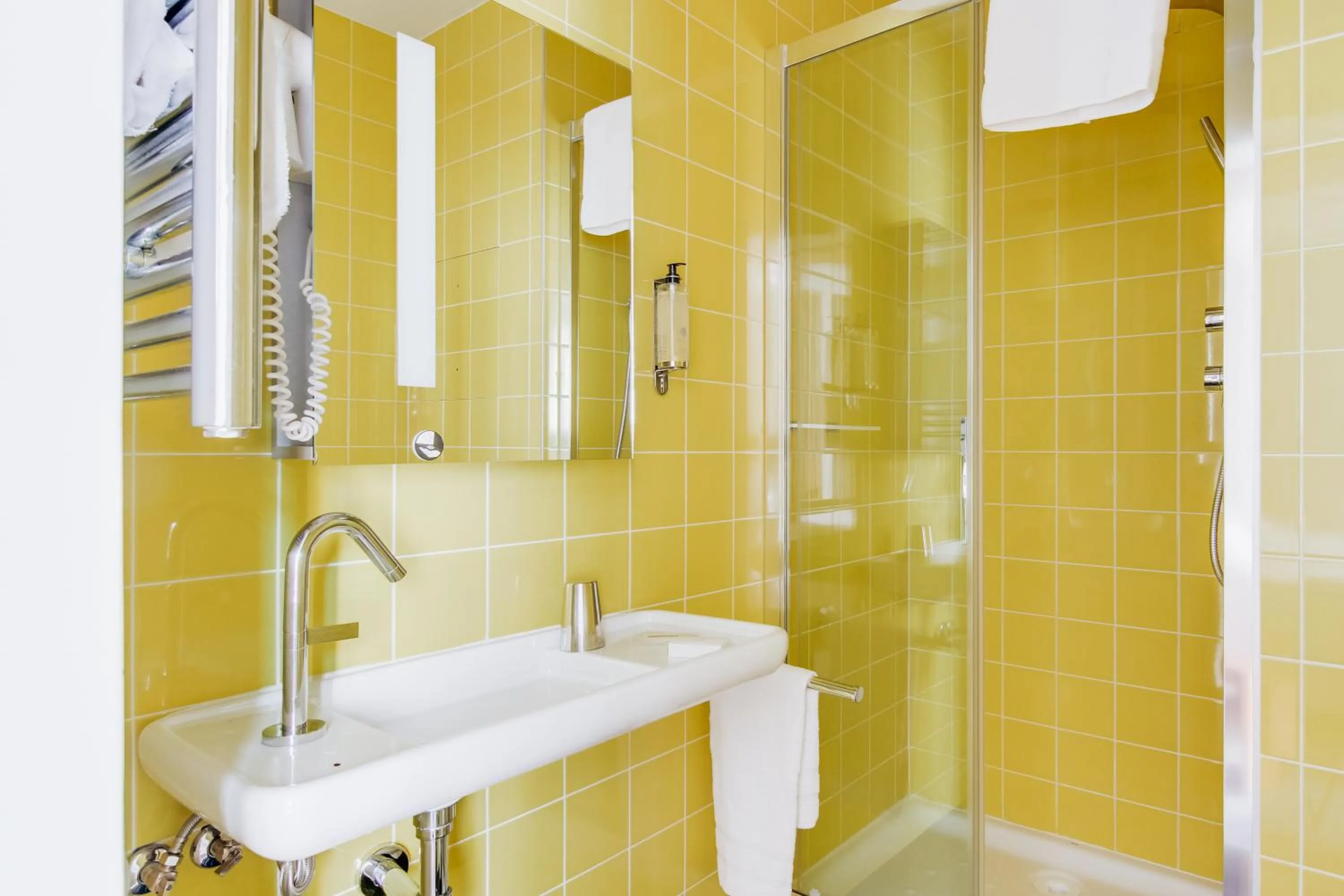 Bathroom in Hôtel du Jeu de Paume