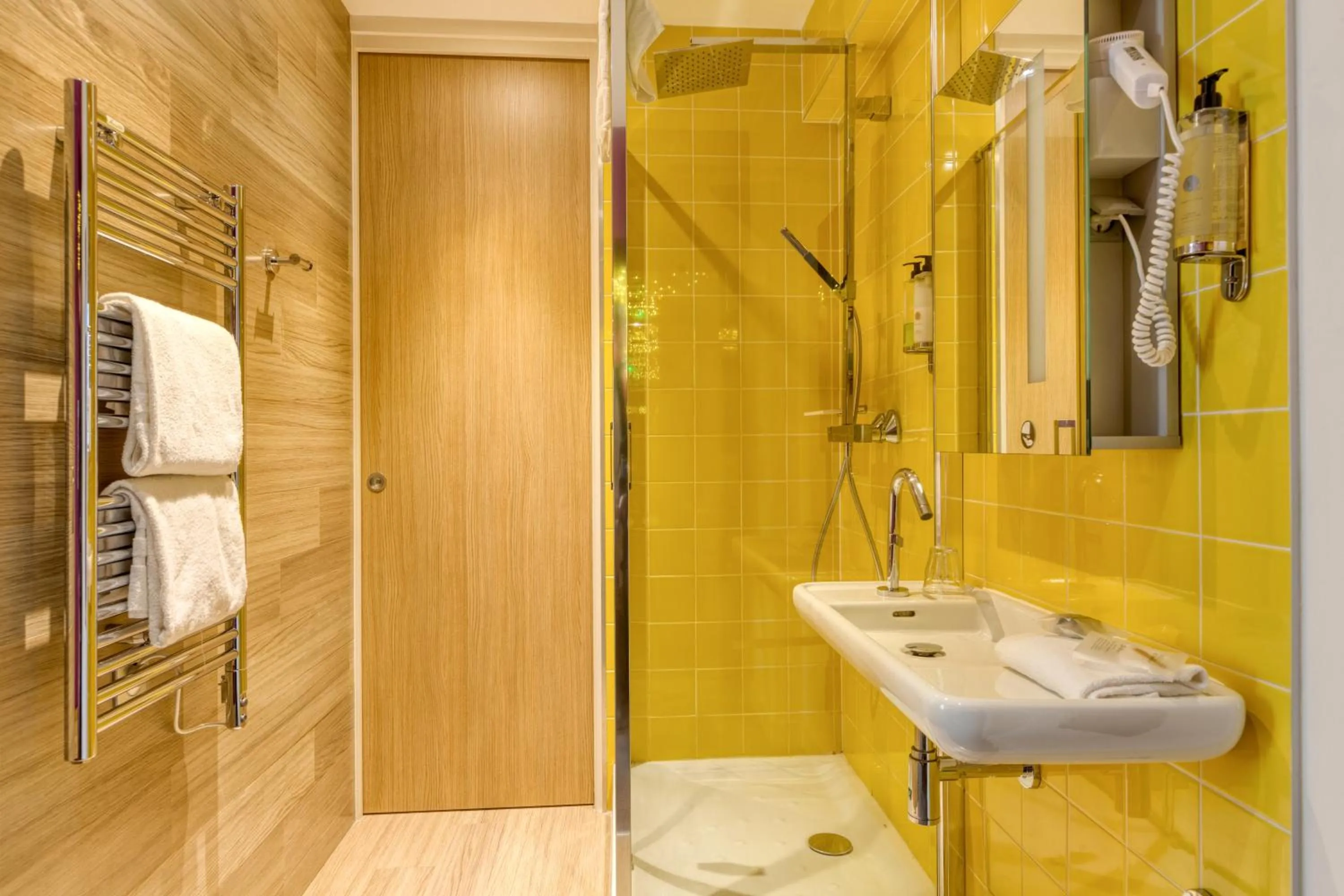 Bathroom in Hôtel du Jeu de Paume