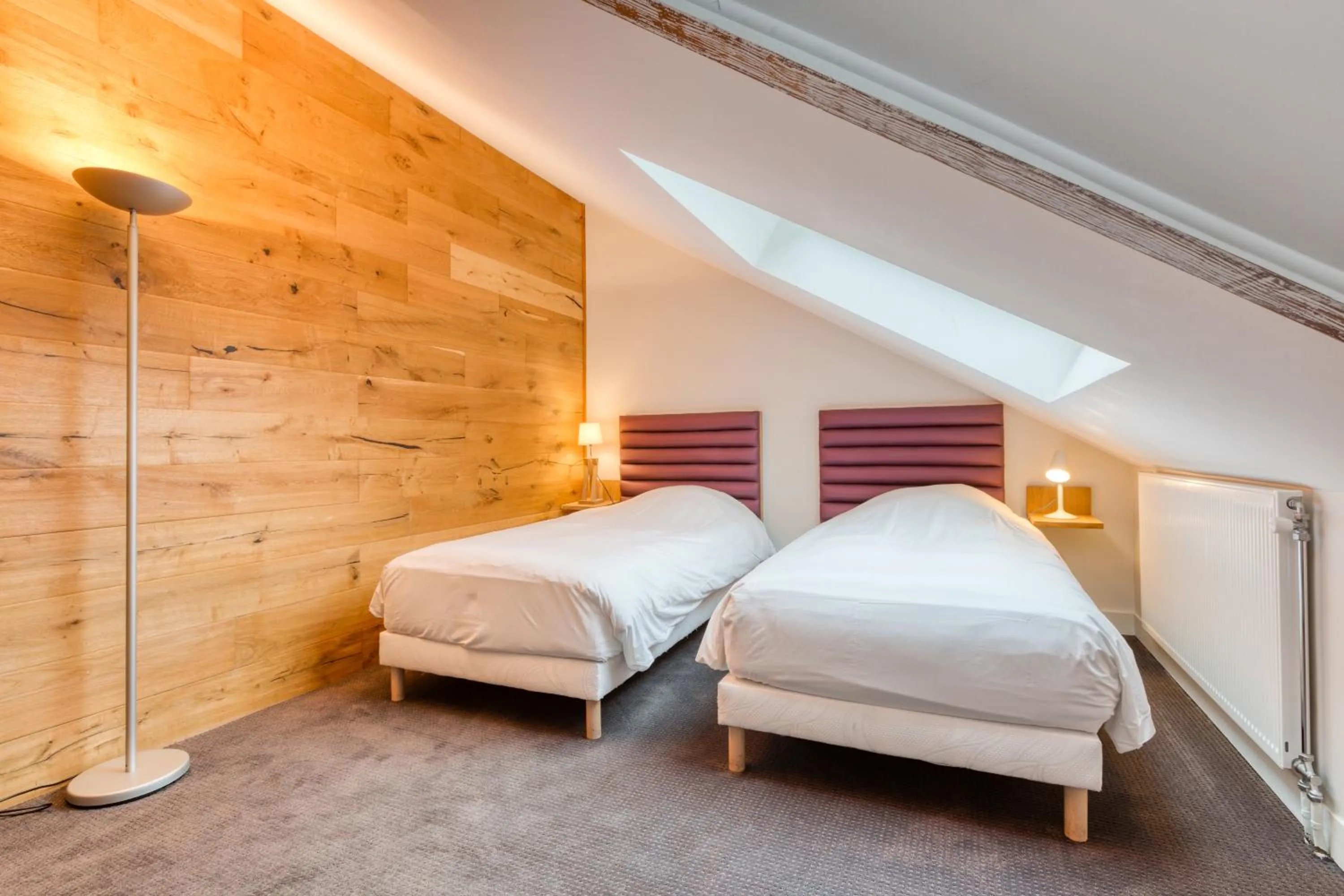 Bed in Hôtel du Jeu de Paume