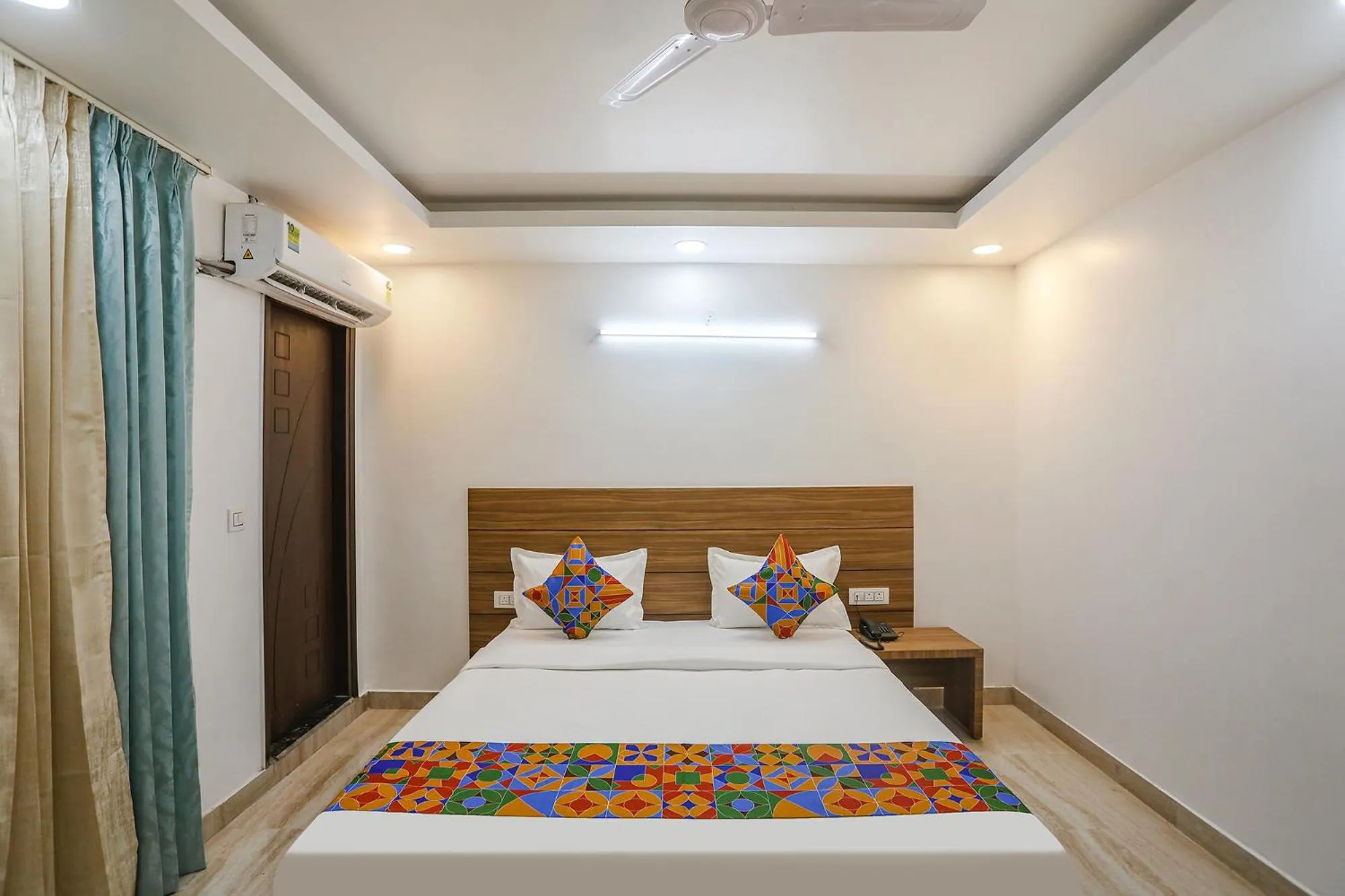 Bed in FabHotel Unique Stay