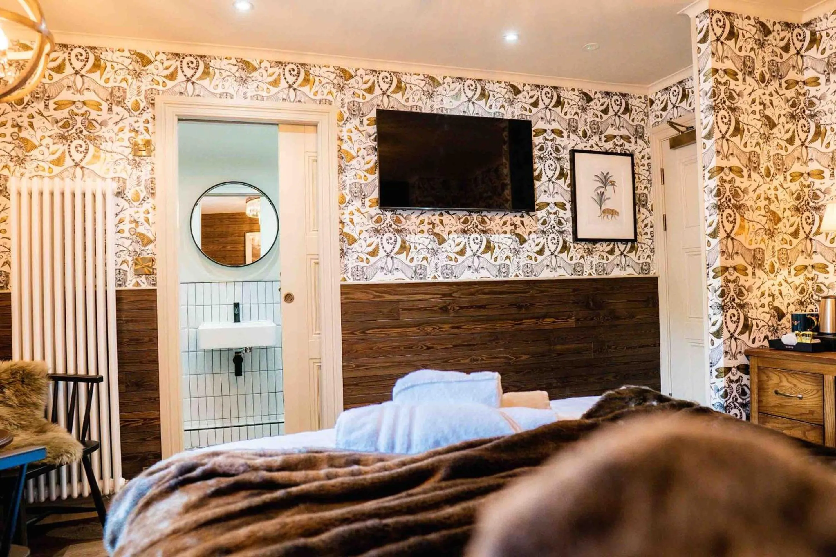 Bedroom, Bed in The Nest At The Woodmans Arms