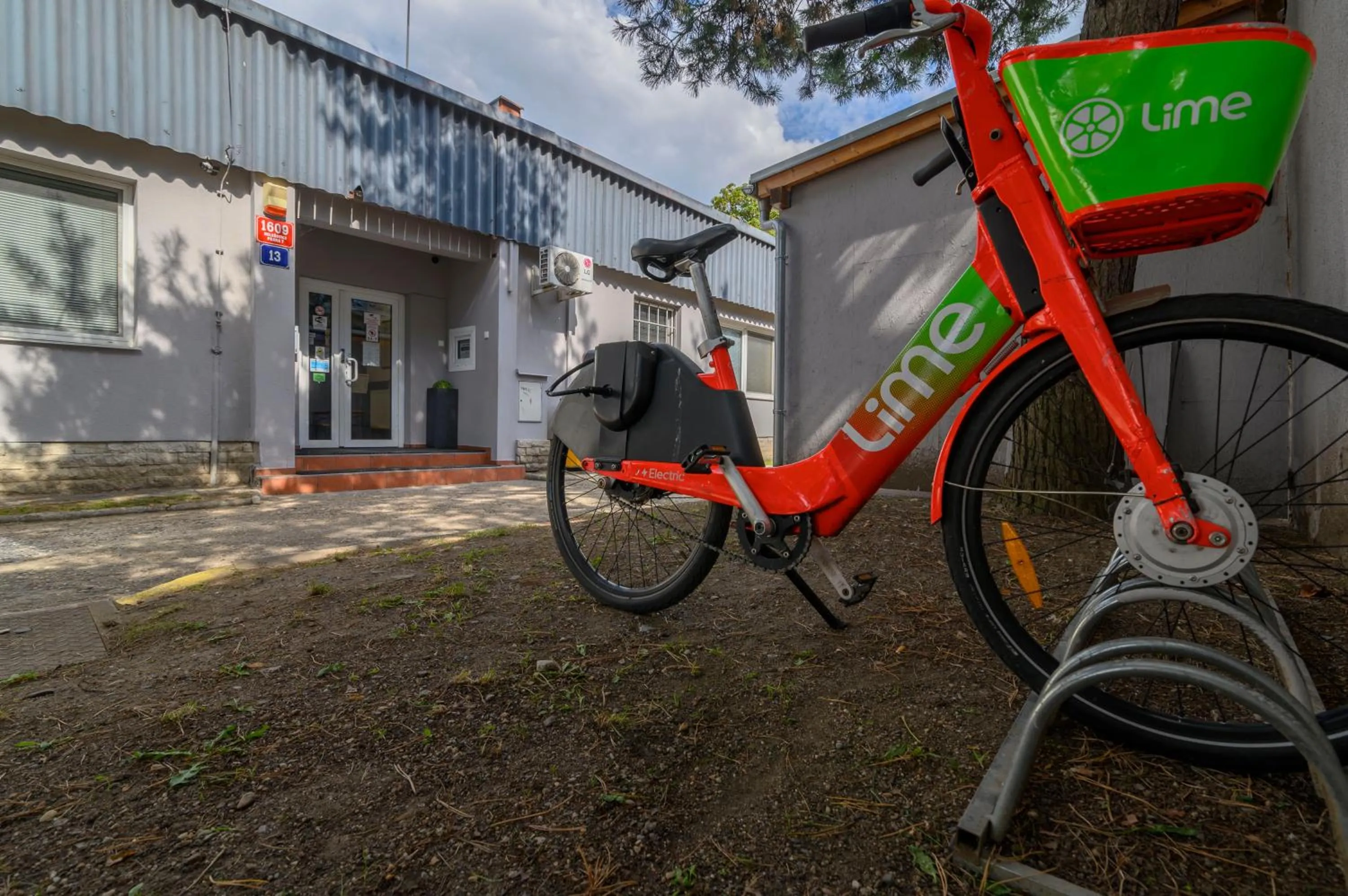 Facade/entrance in Hostel Seven