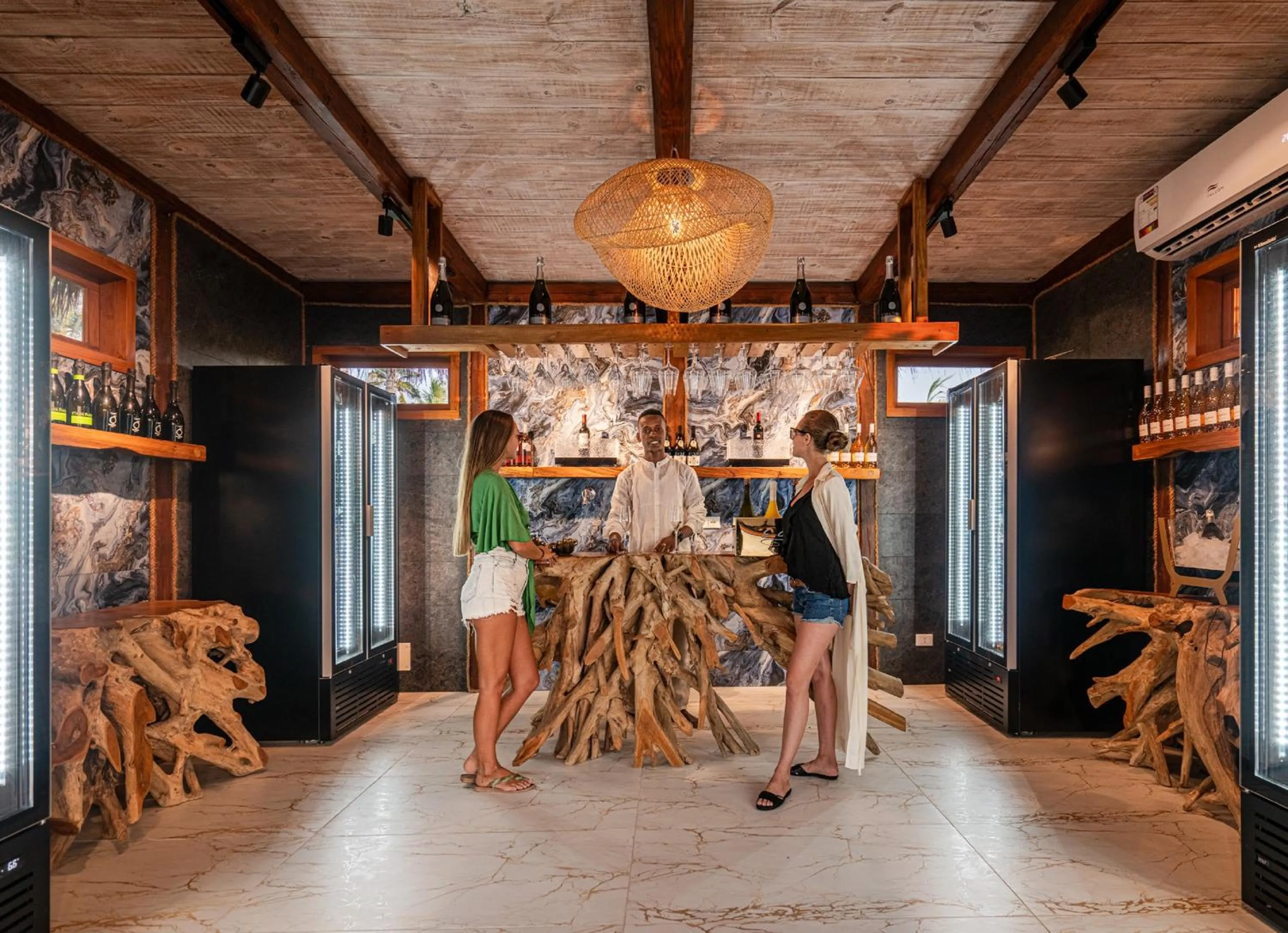 Lounge or bar in Sensations Eco-Chic Hotel