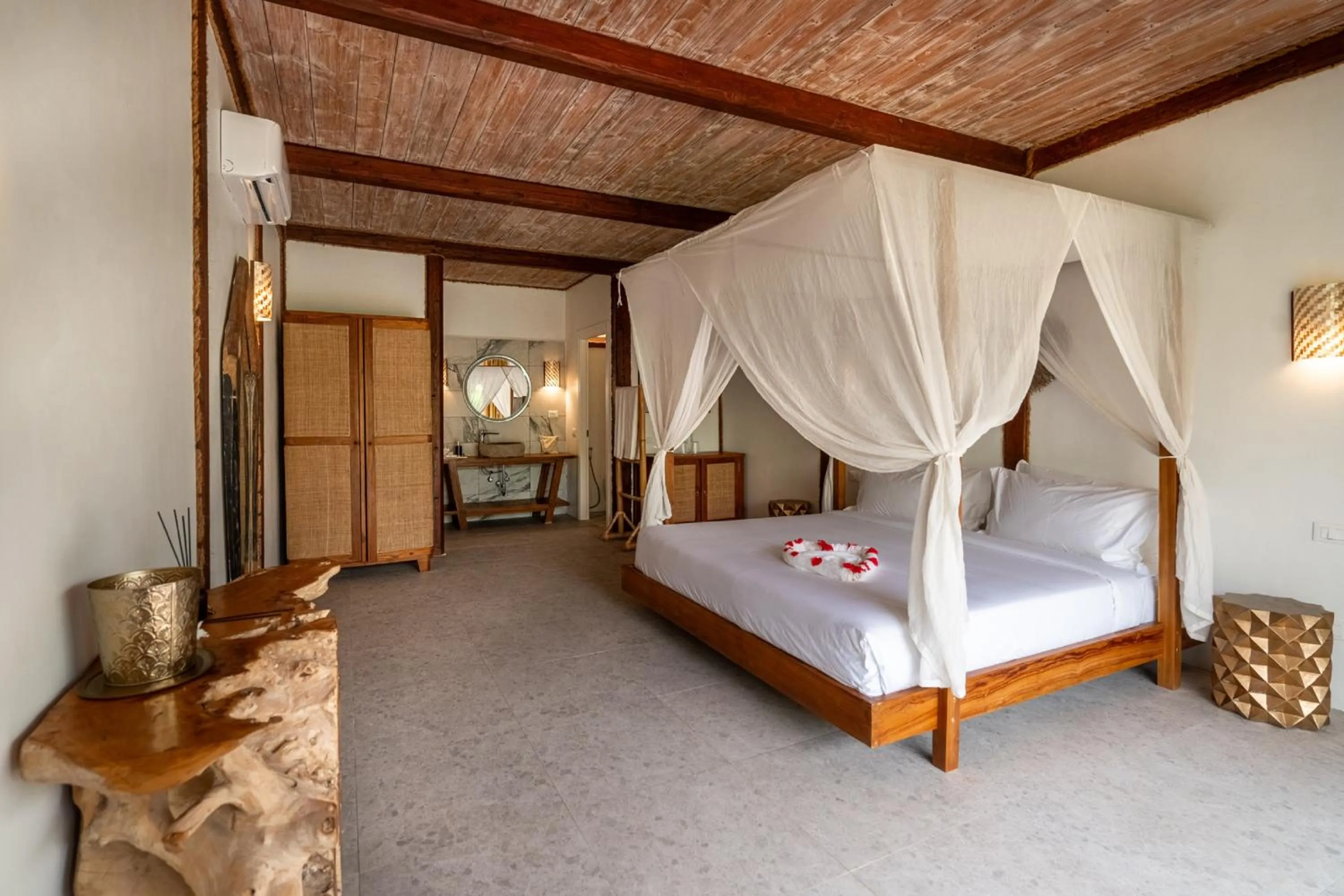 Bedroom, Bed in Sensations Eco-Chic Hotel