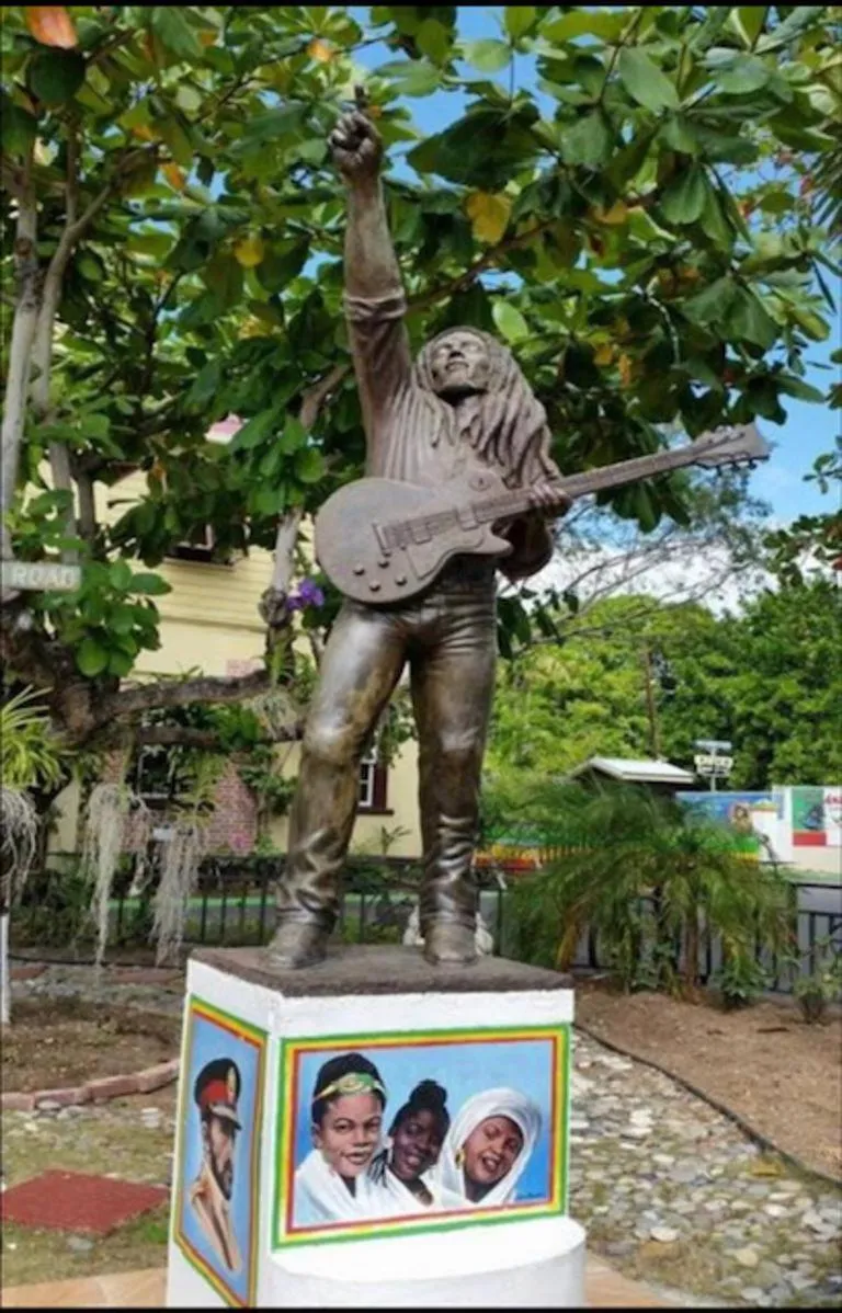 Decorative detail in 1 Bed Apartment Sleeps 4 with Free Parking