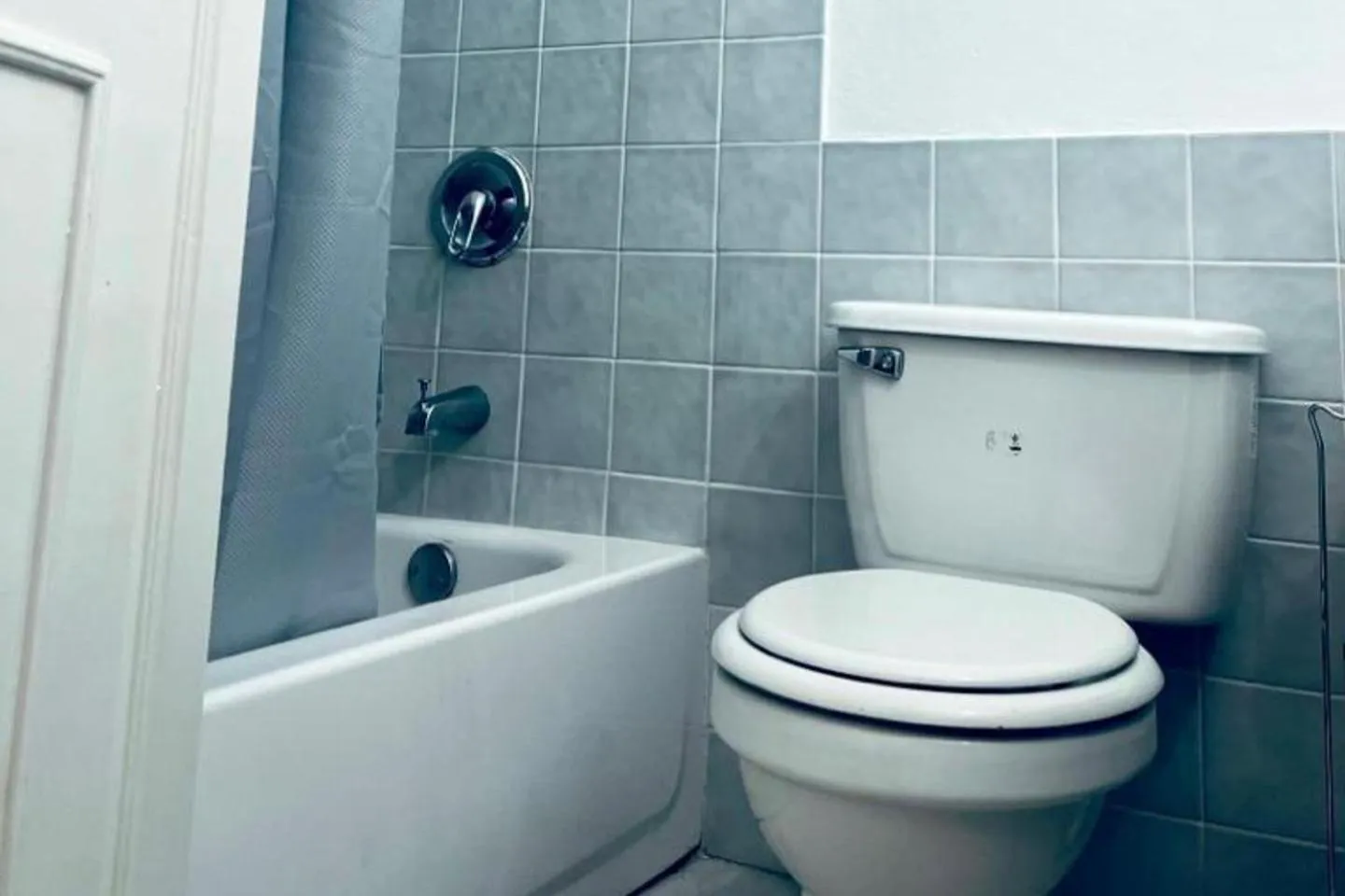 1 Bed Apartment Sleeps 4 with Free Parking