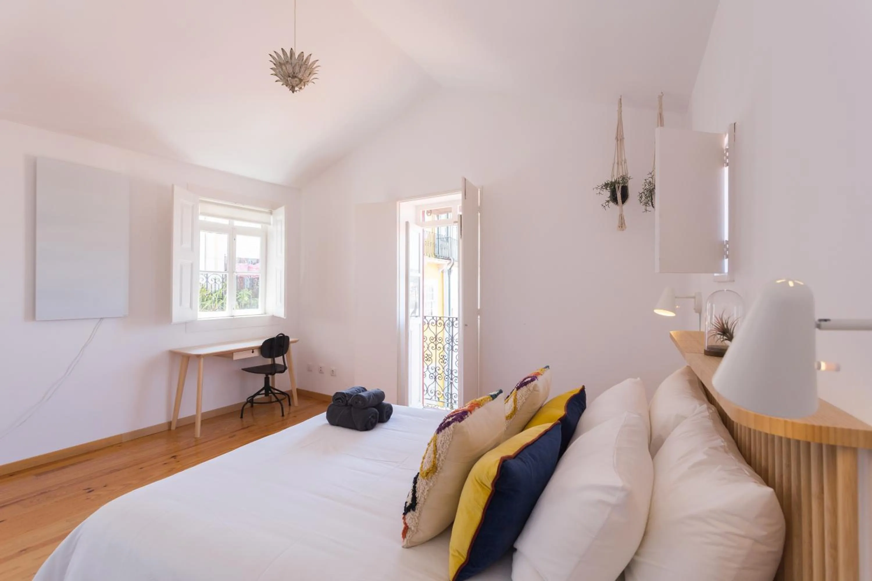 Photo of the whole room, Bed in Casas da Comedia