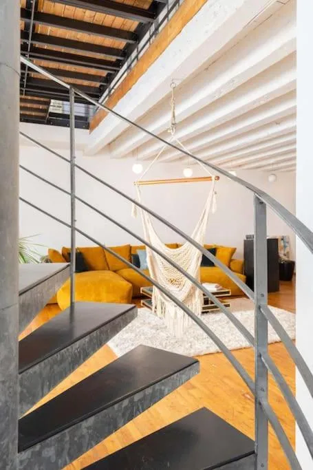Living room, Bed in Le Loft du Vieux-Port - St Victor