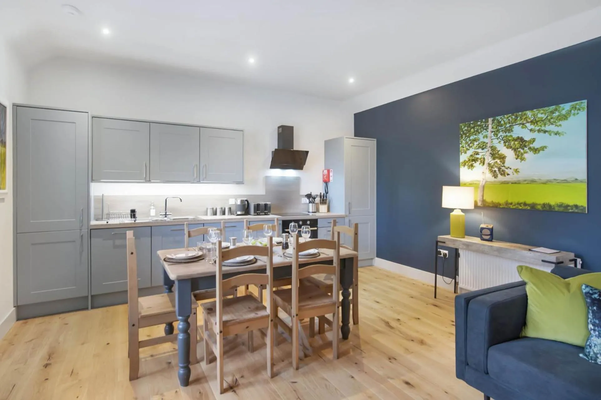Kitchen or kitchenette in The Woodside Apartments
