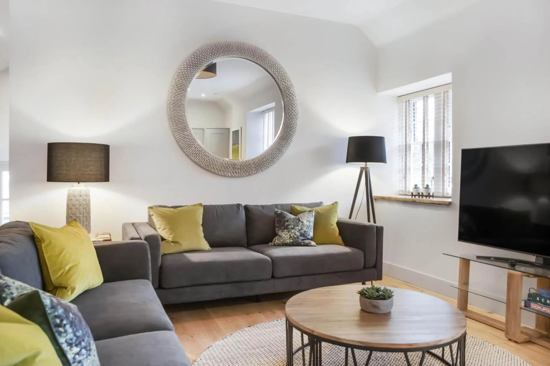 TV and multimedia in The Woodside Apartments