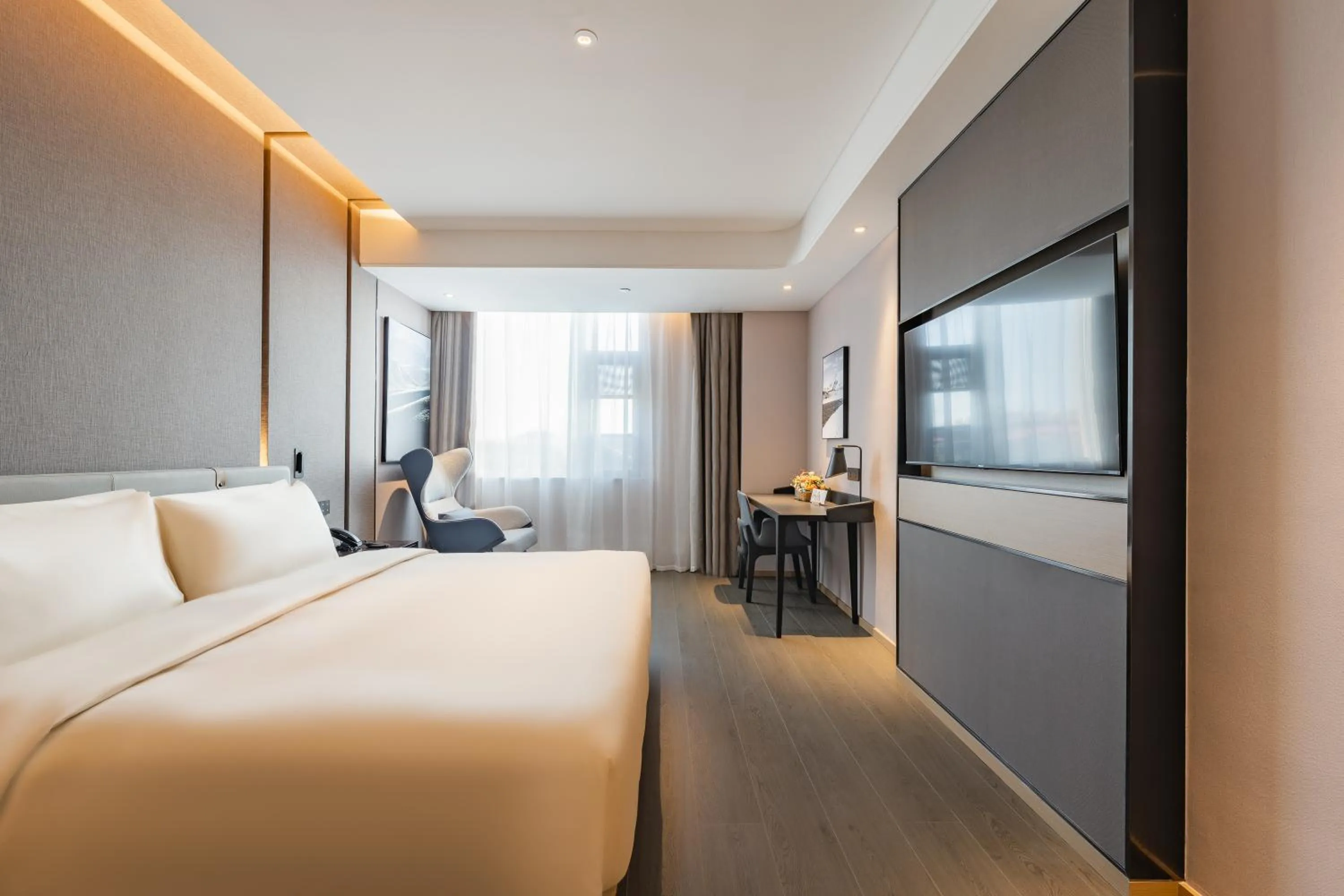 Communal lounge/ TV room, Bed in Shanghai Pudong Caolu Atour Hotel