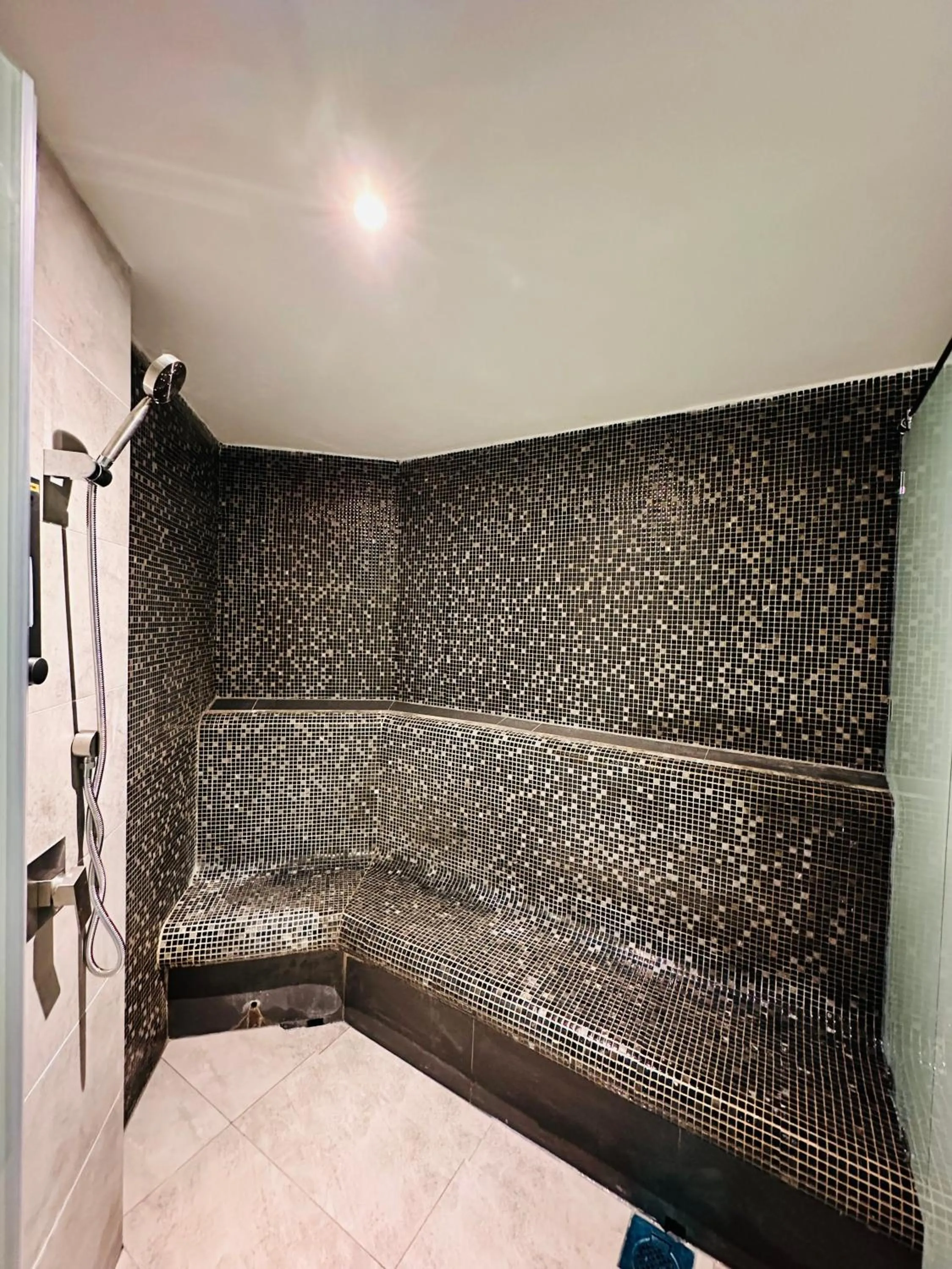 Shower in The Bed Bukit Bintang